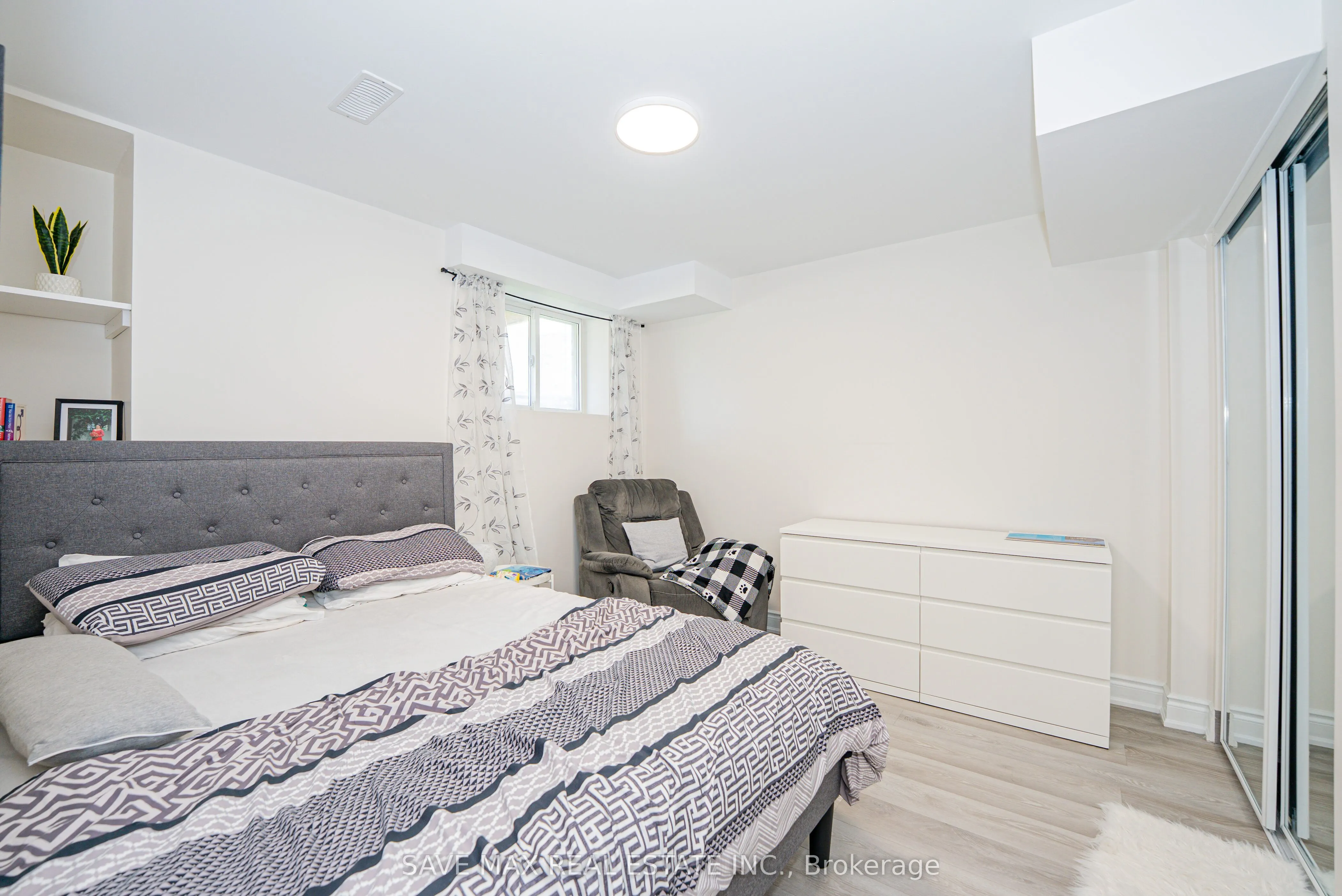 2092 Coppermine Street