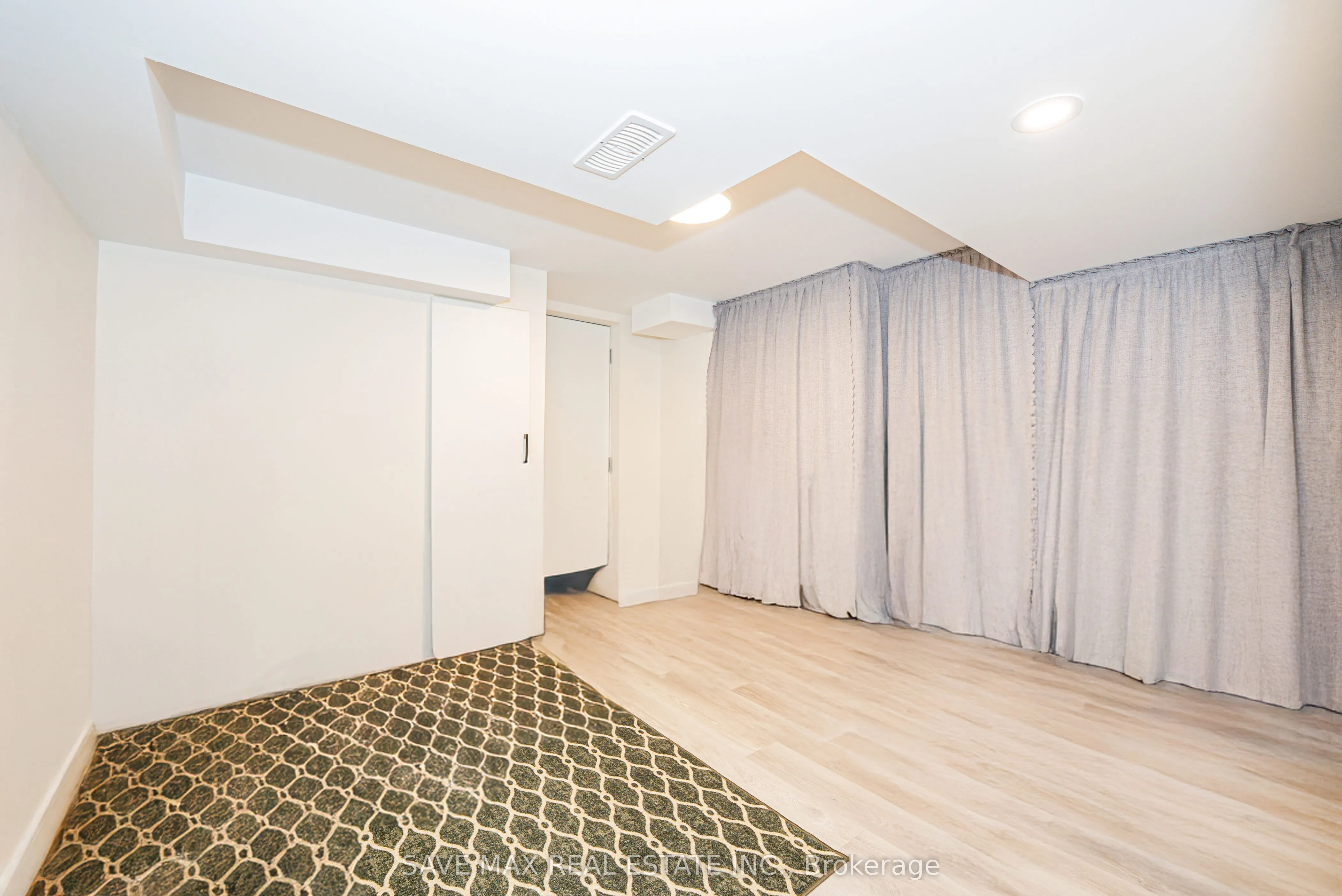 2092 Coppermine Street