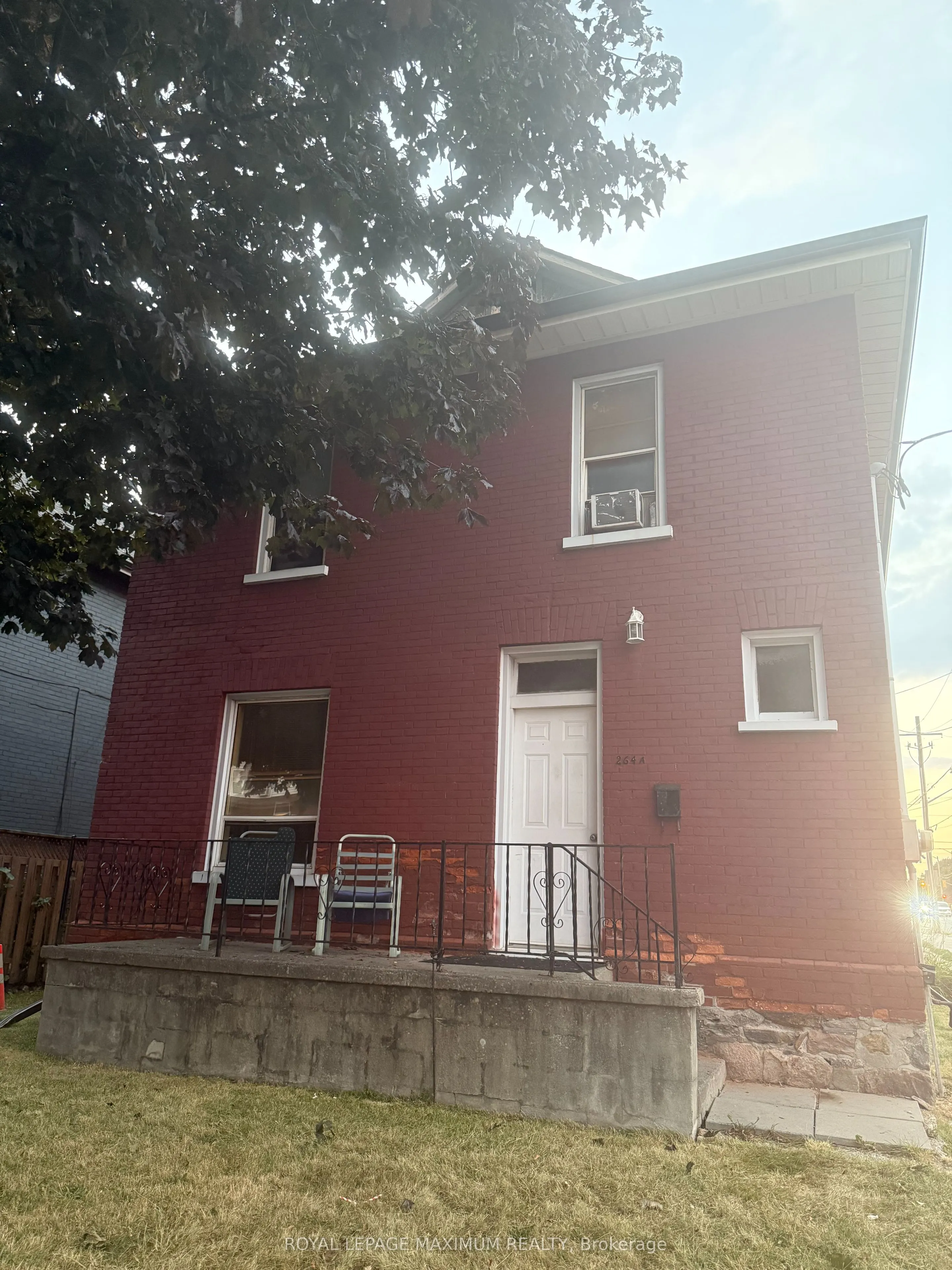 264 Athol Street E
