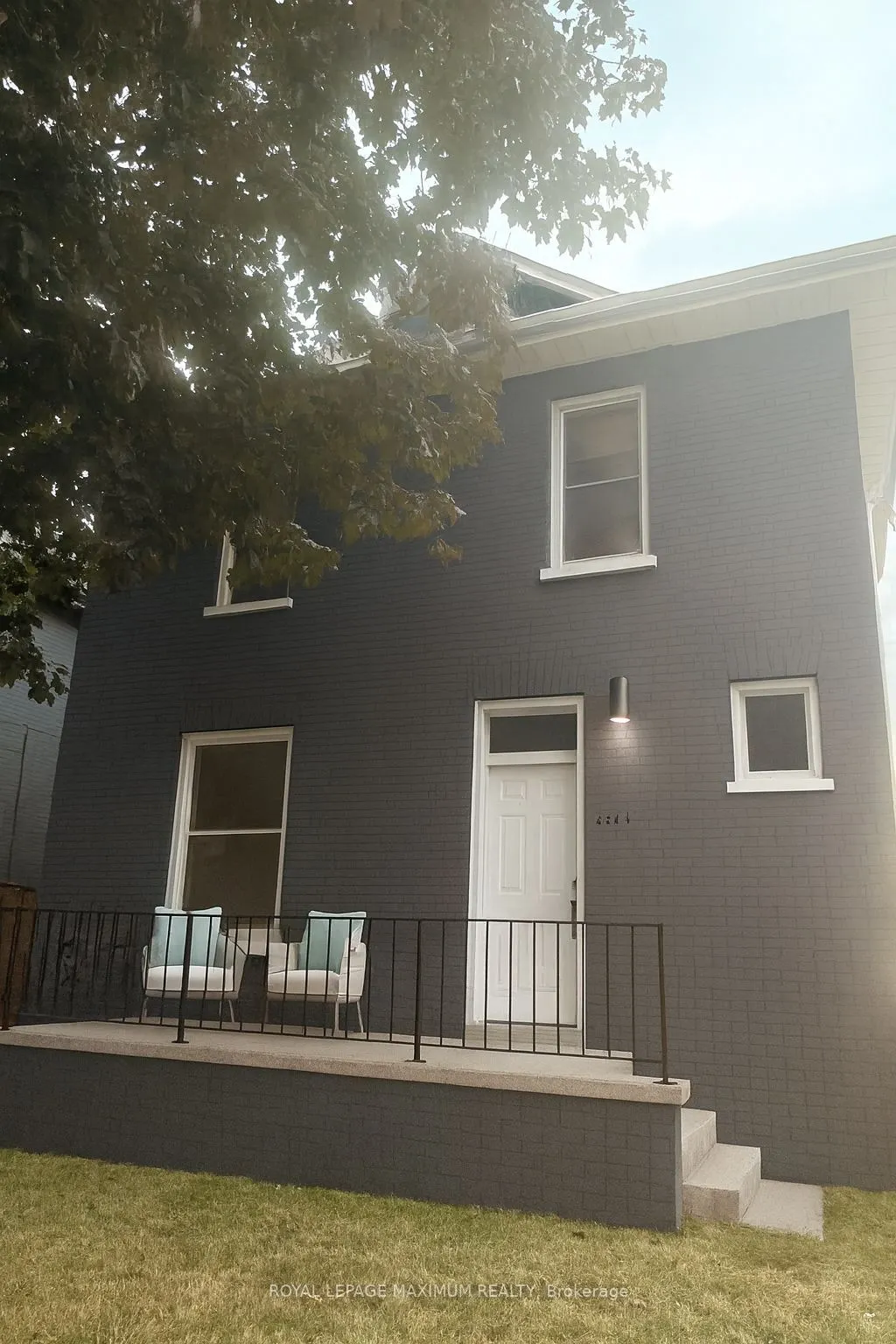 264 Athol Street E