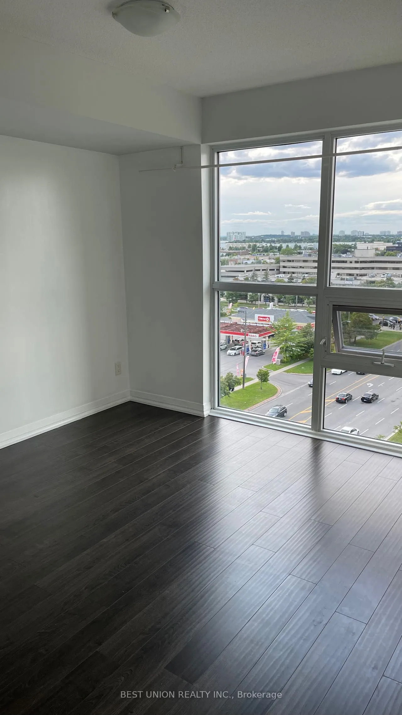 30 Meadowglen Place, #904