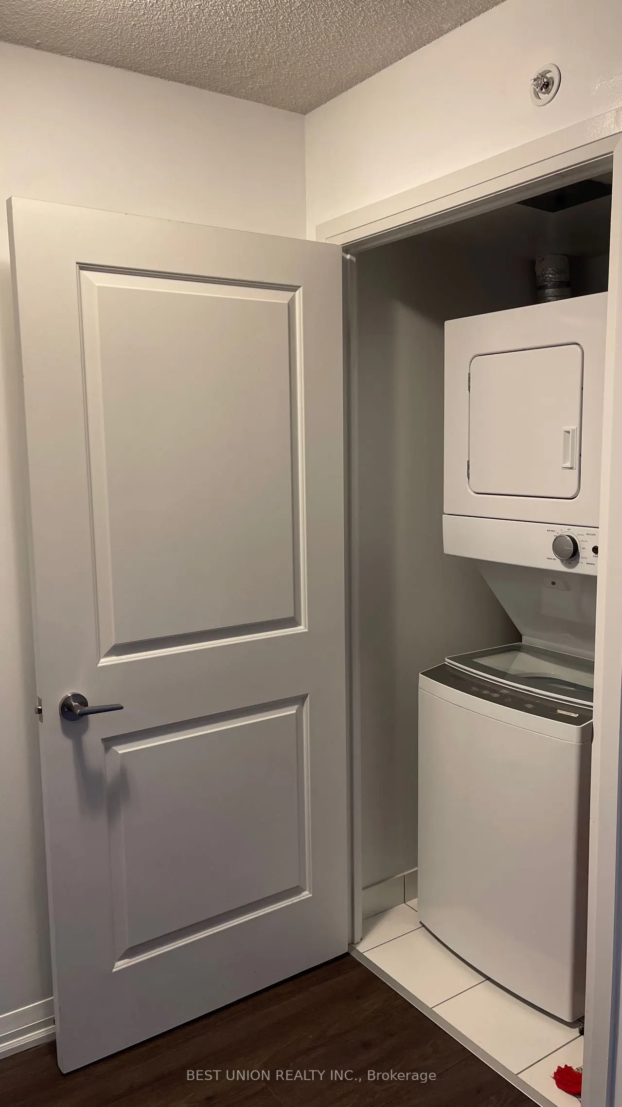 30 Meadowglen Place, #904