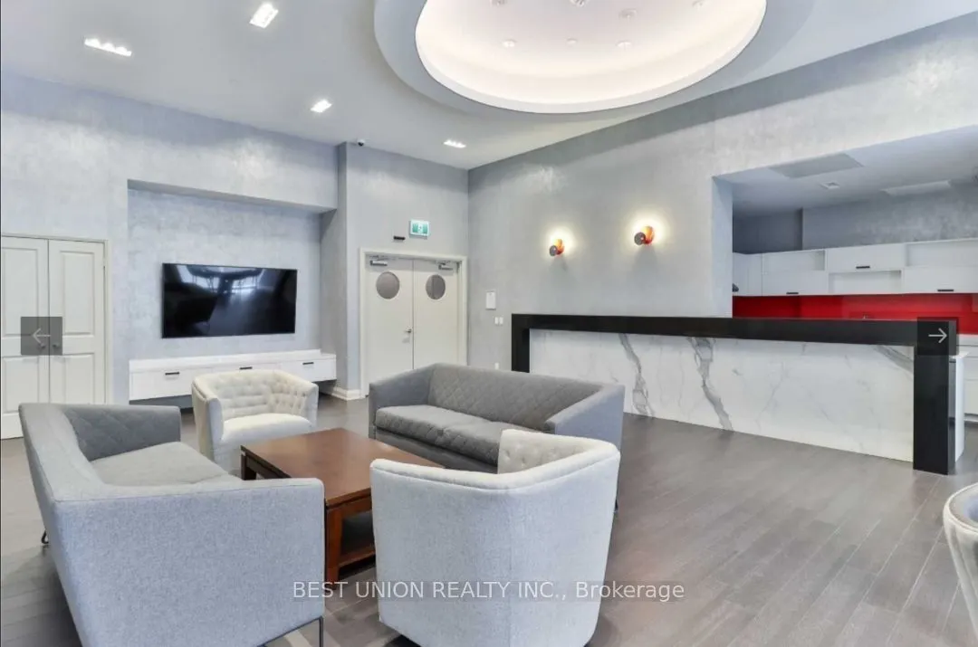 30 Meadowglen Place, #904