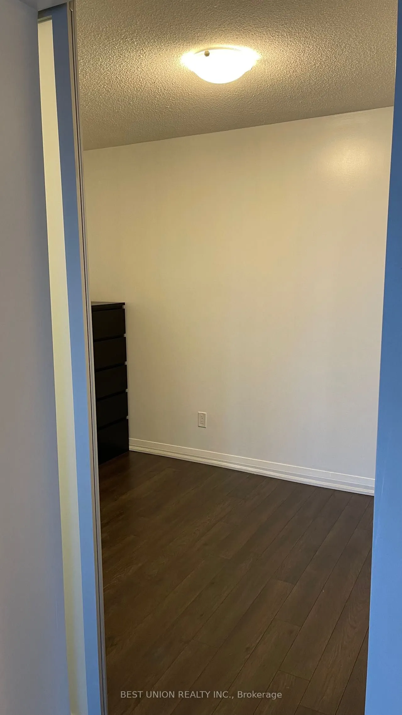 30 Meadowglen Place, #904