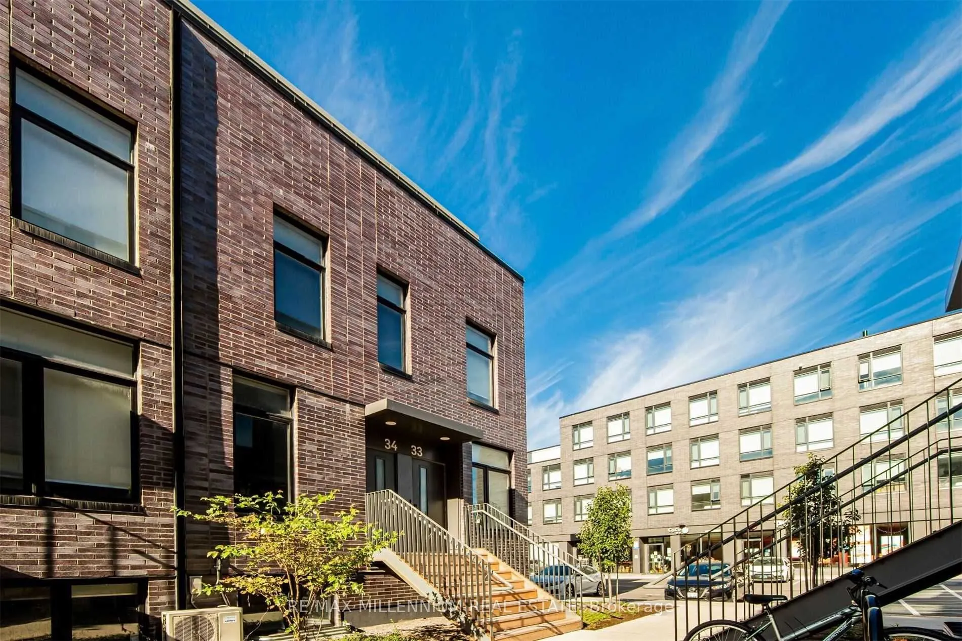 1740 Simcoe Unit 1 Street, #33
