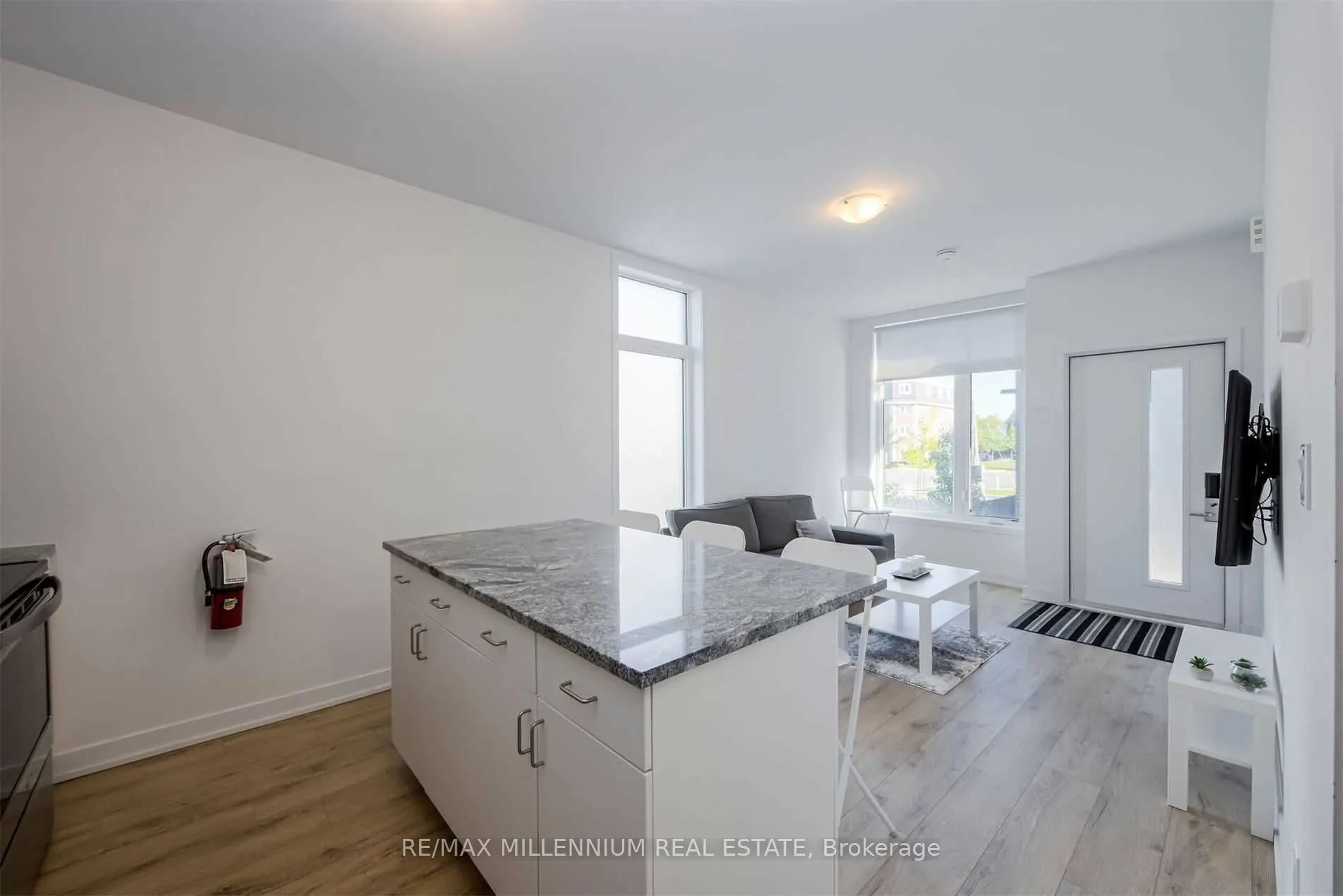 1740 Simcoe Unit 1 Street, #33