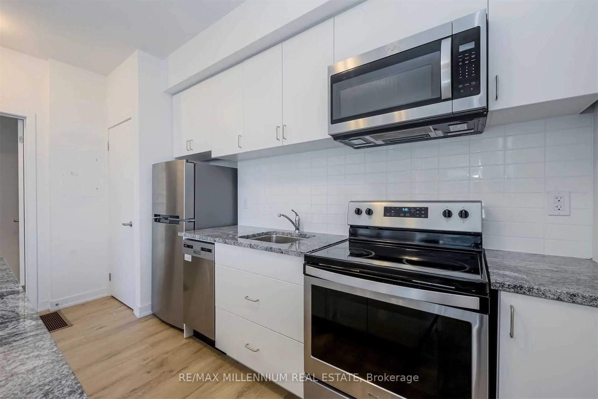 1740 Simcoe Unit 1 Street, #33