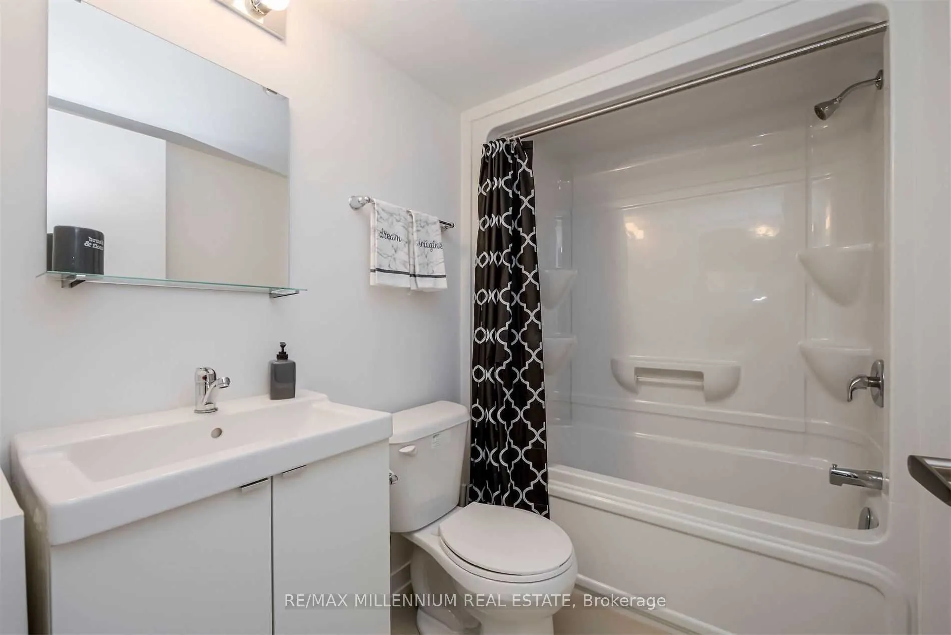 1740 Simcoe Unit 1 Street, #33