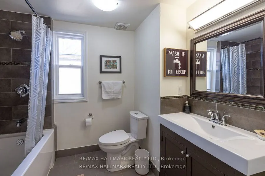 18 Pape Avenue, #upper