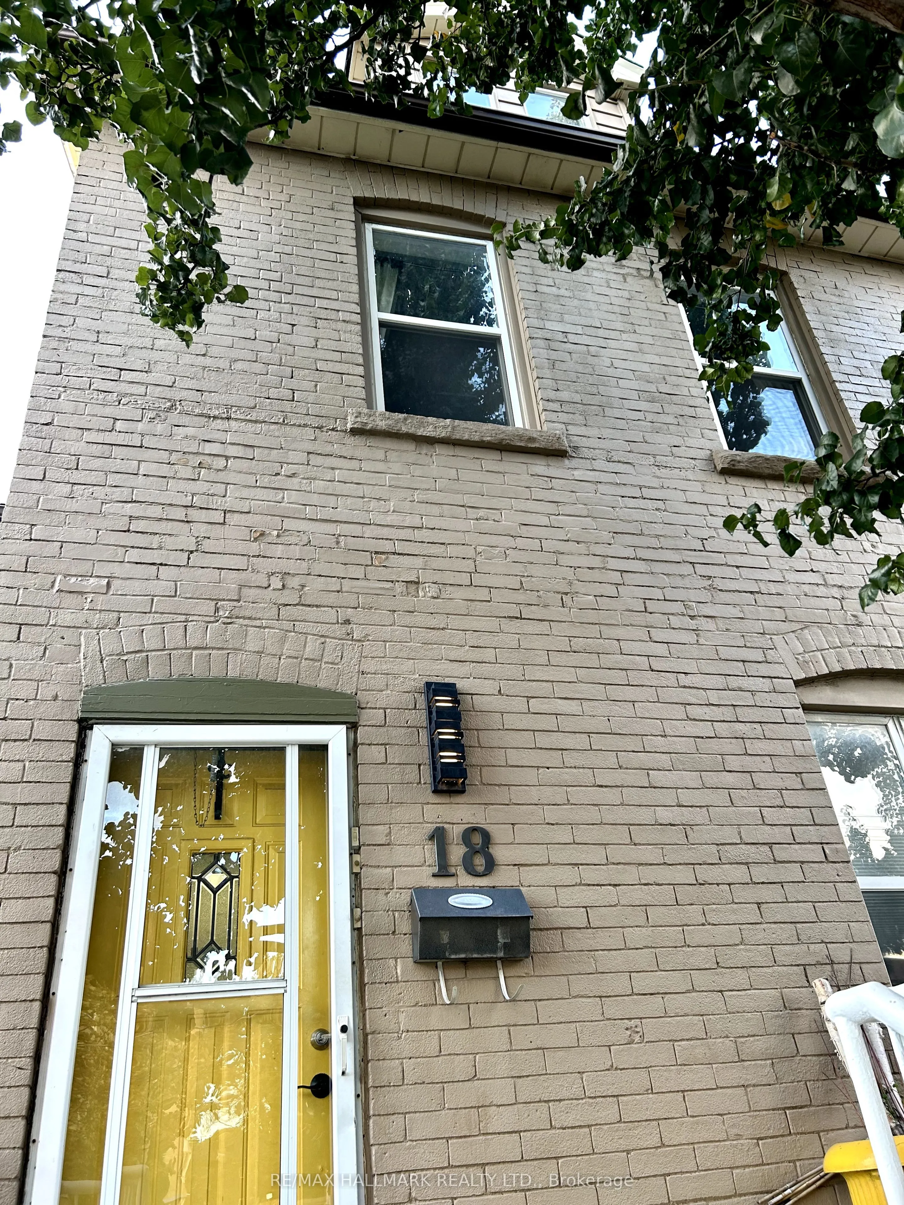 18 Pape Avenue, #upper