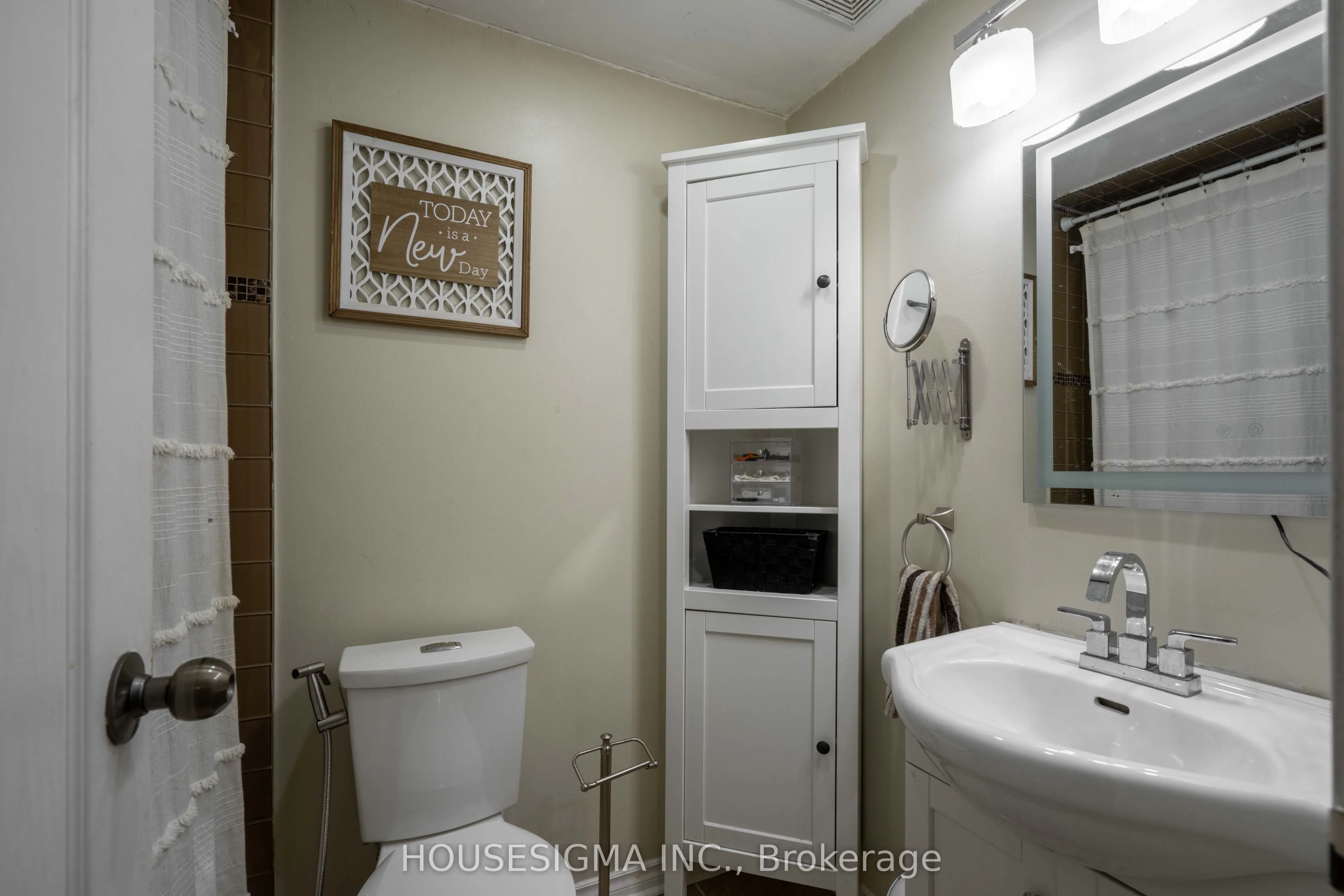 321 Blackthorn Street, #82