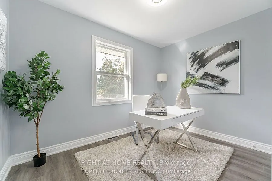 1204 Simcoe Street S