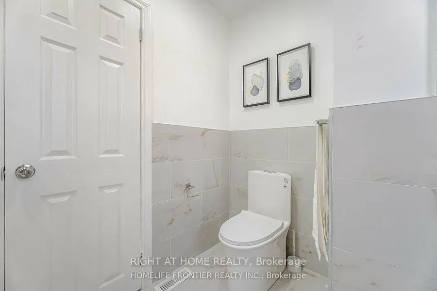 1204 Simcoe Street S