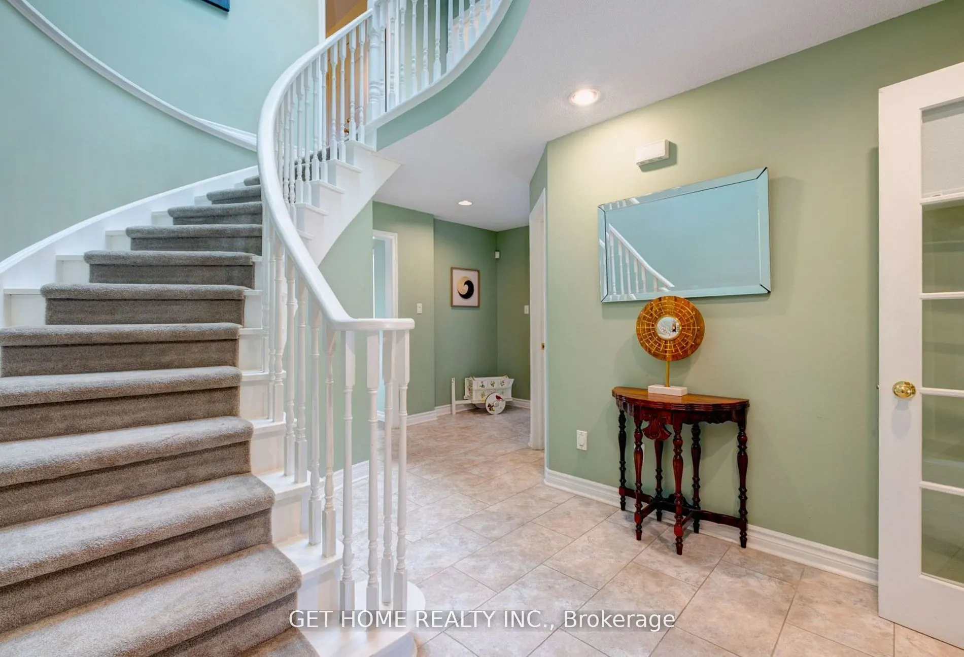 52 Emmet Place