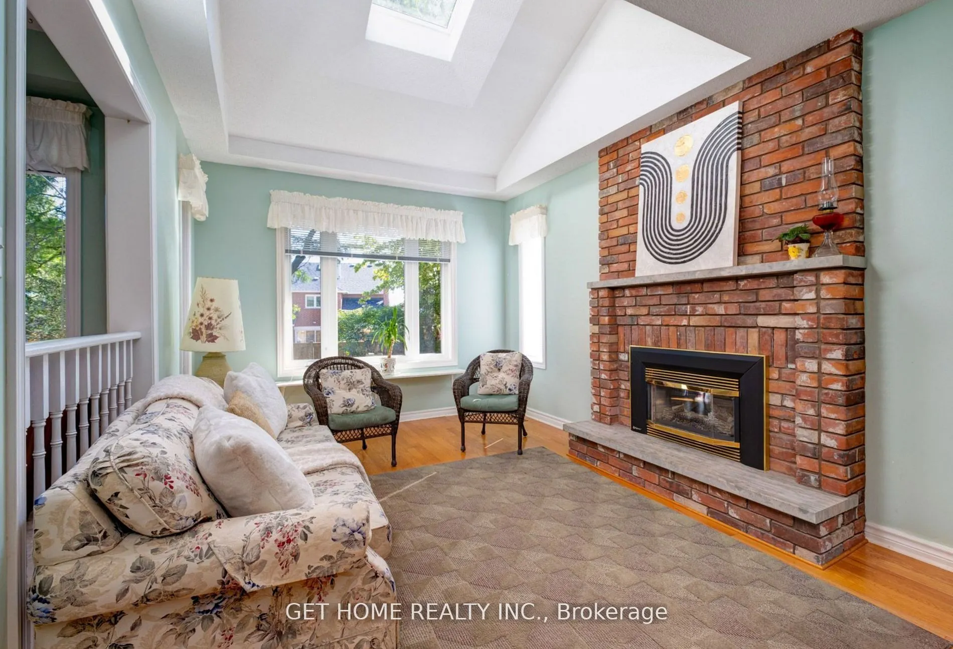 52 Emmet Place