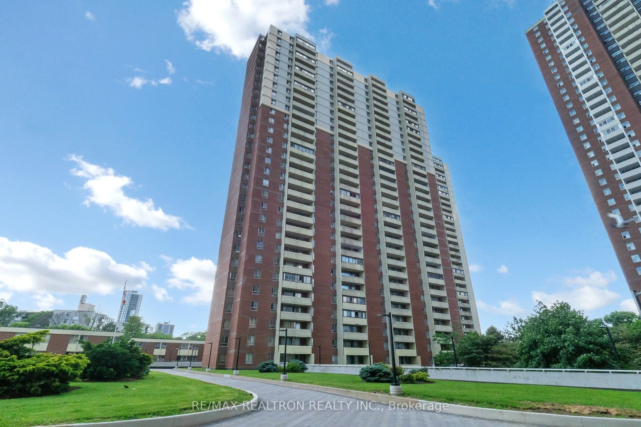 1 Massey Square, #1506