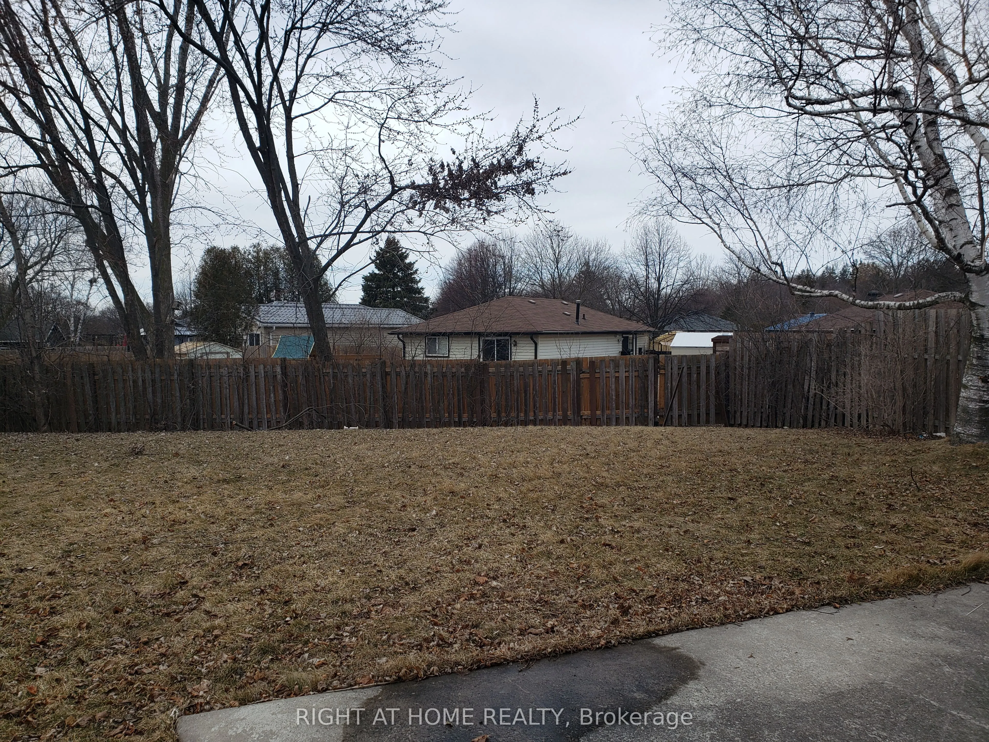 1053 Norman Crescent, #Lower