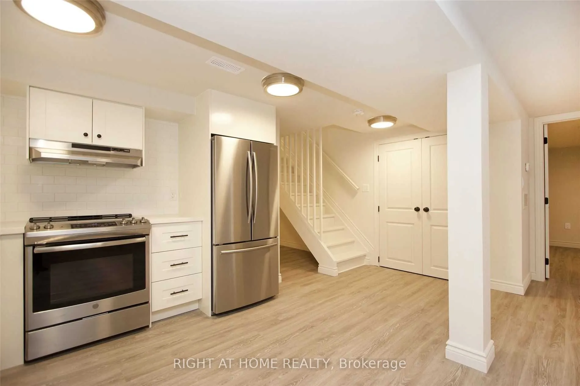 1053 Norman Crescent, #Lower