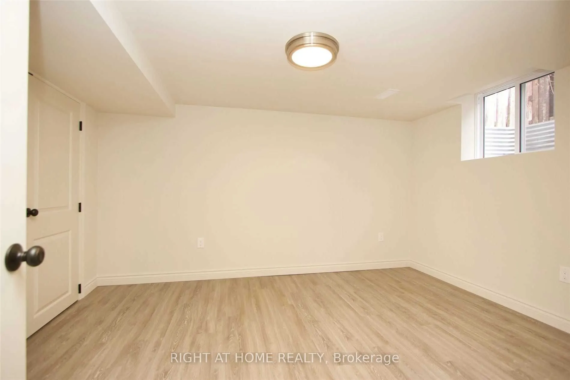 1053 Norman Crescent, #Lower