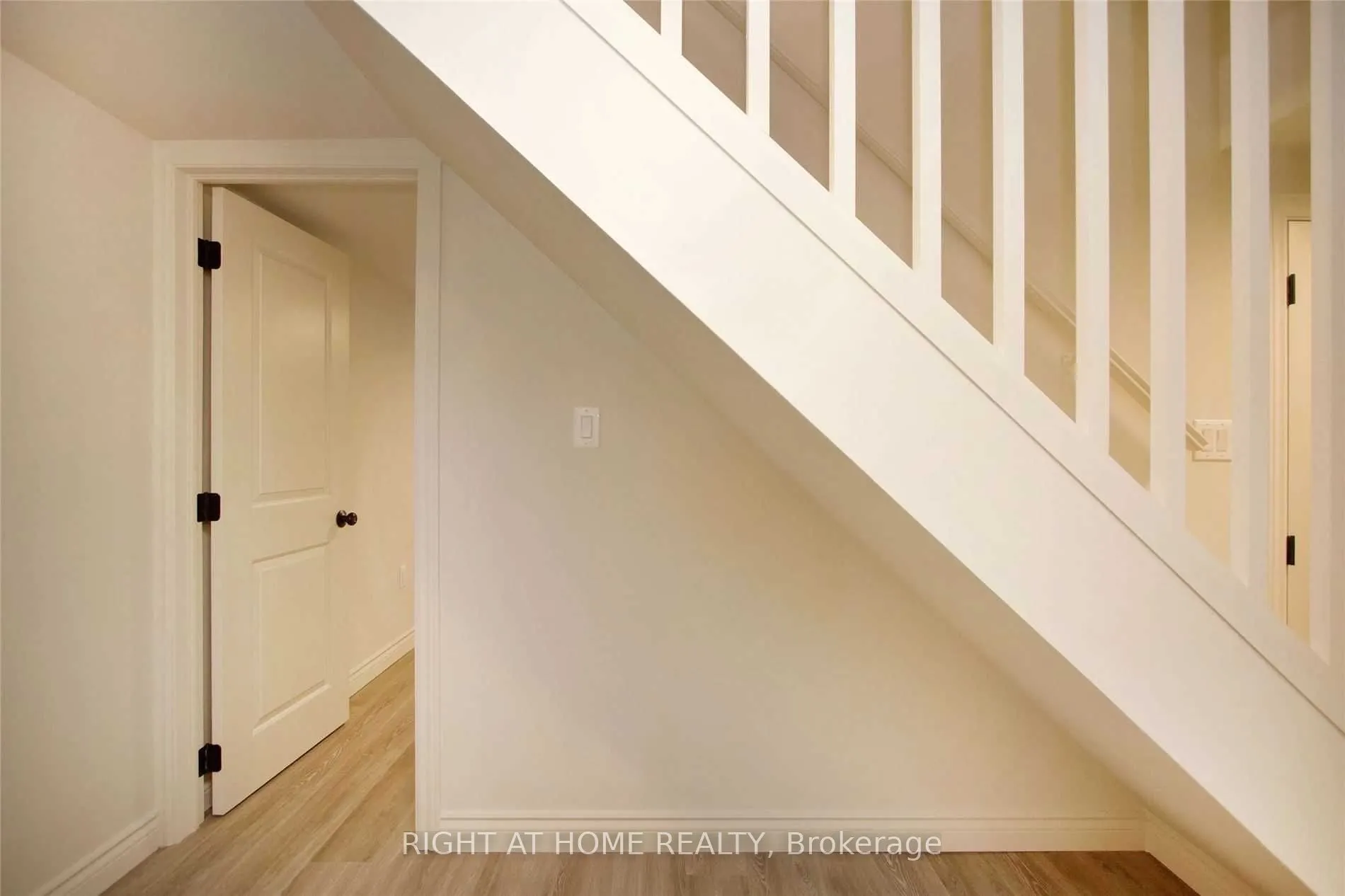 1053 Norman Crescent, #Lower