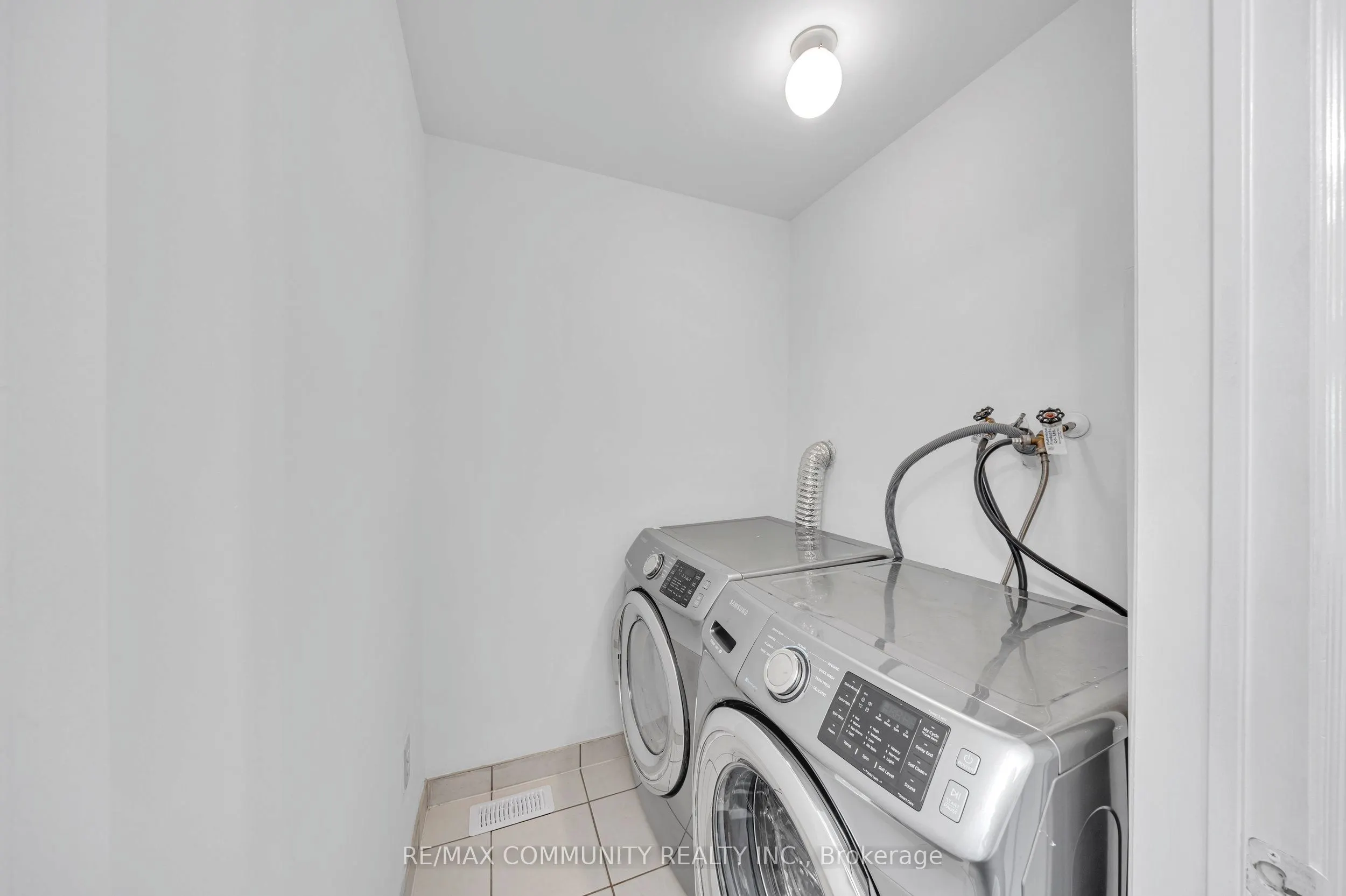 473 Rossland Road E