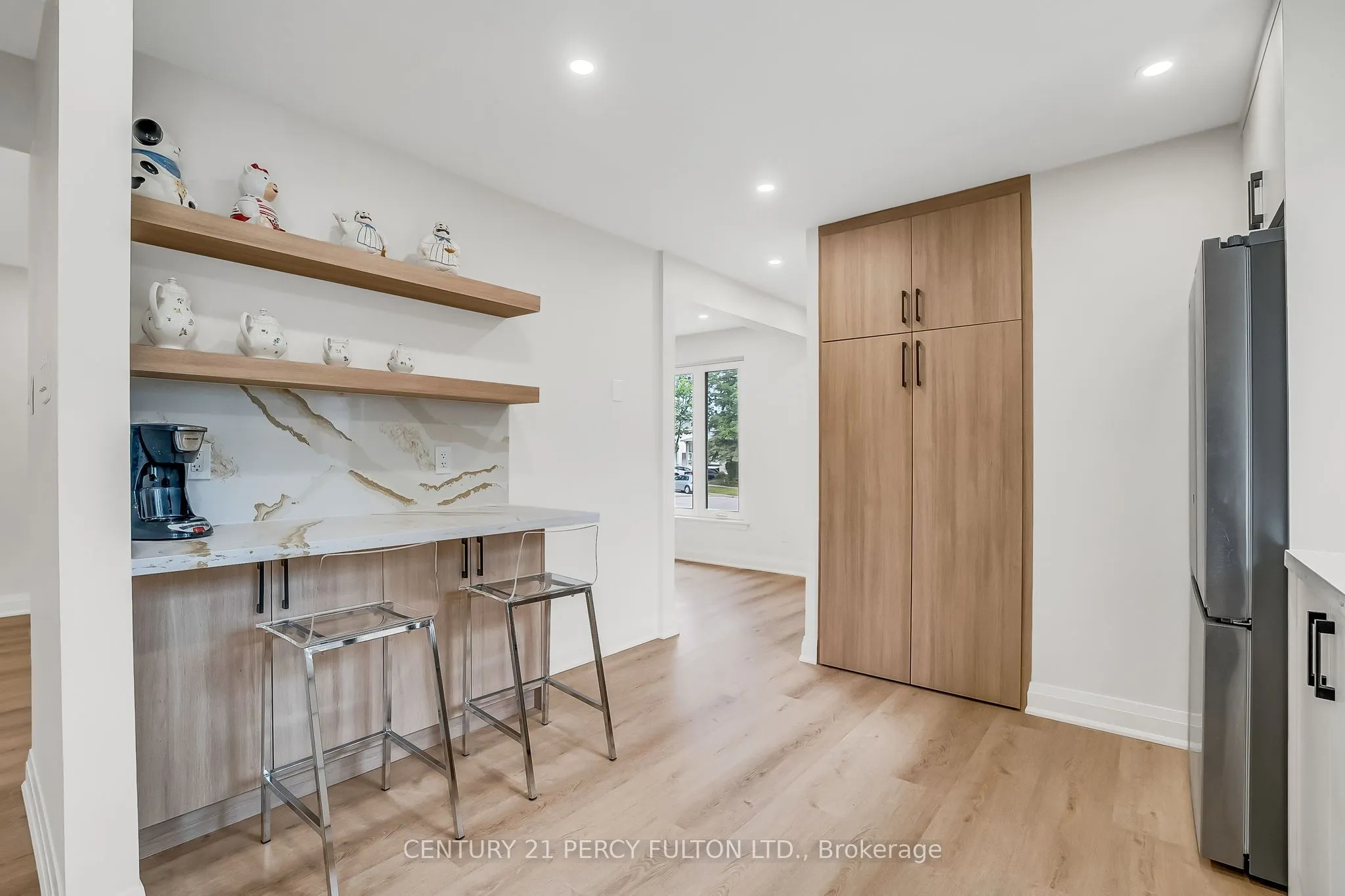 33 Pettibone Square