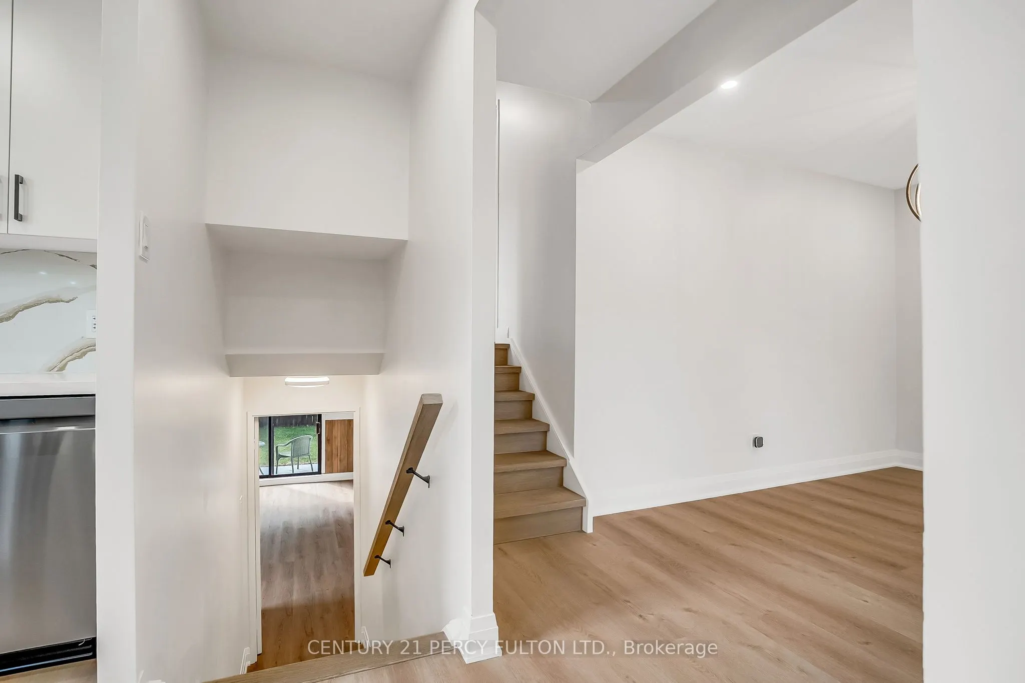 33 Pettibone Square