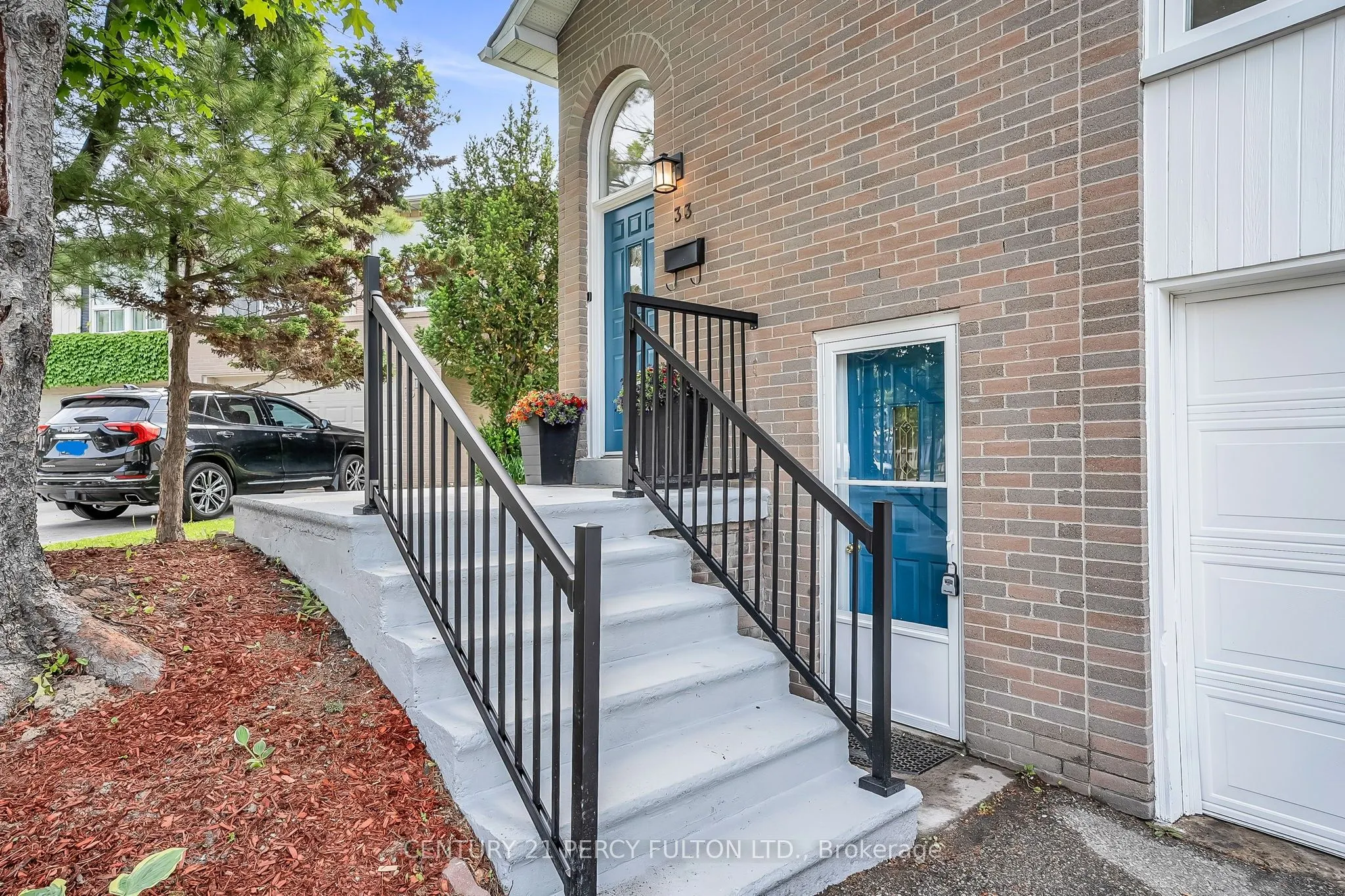 33 Pettibone Square