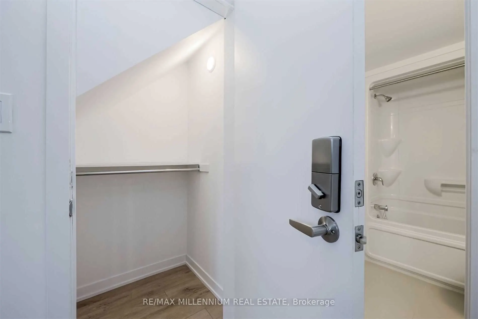 1740 Simcoe Unit 2 Street, #33