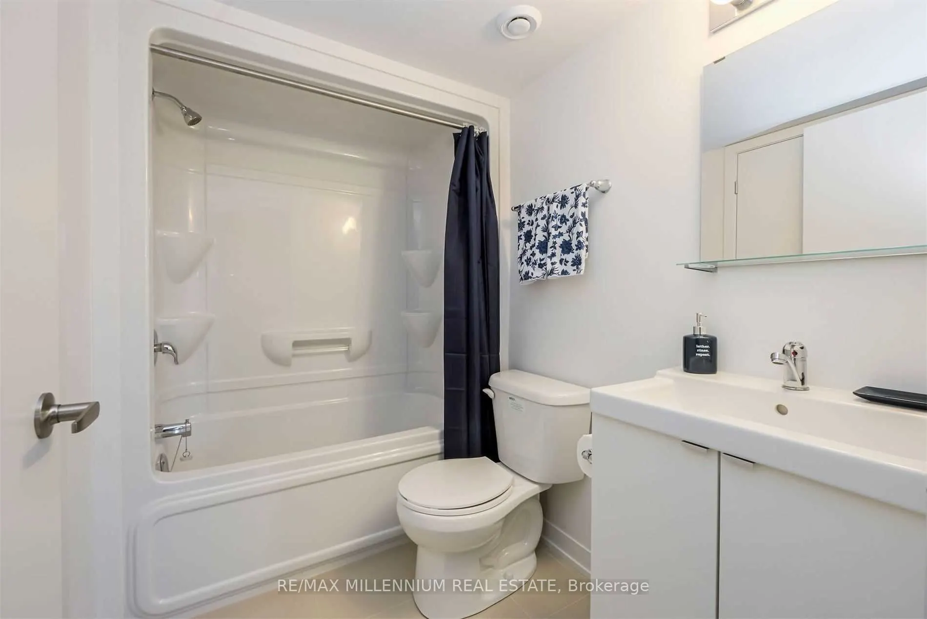 1740 Simcoe Unit 2 Street, #33