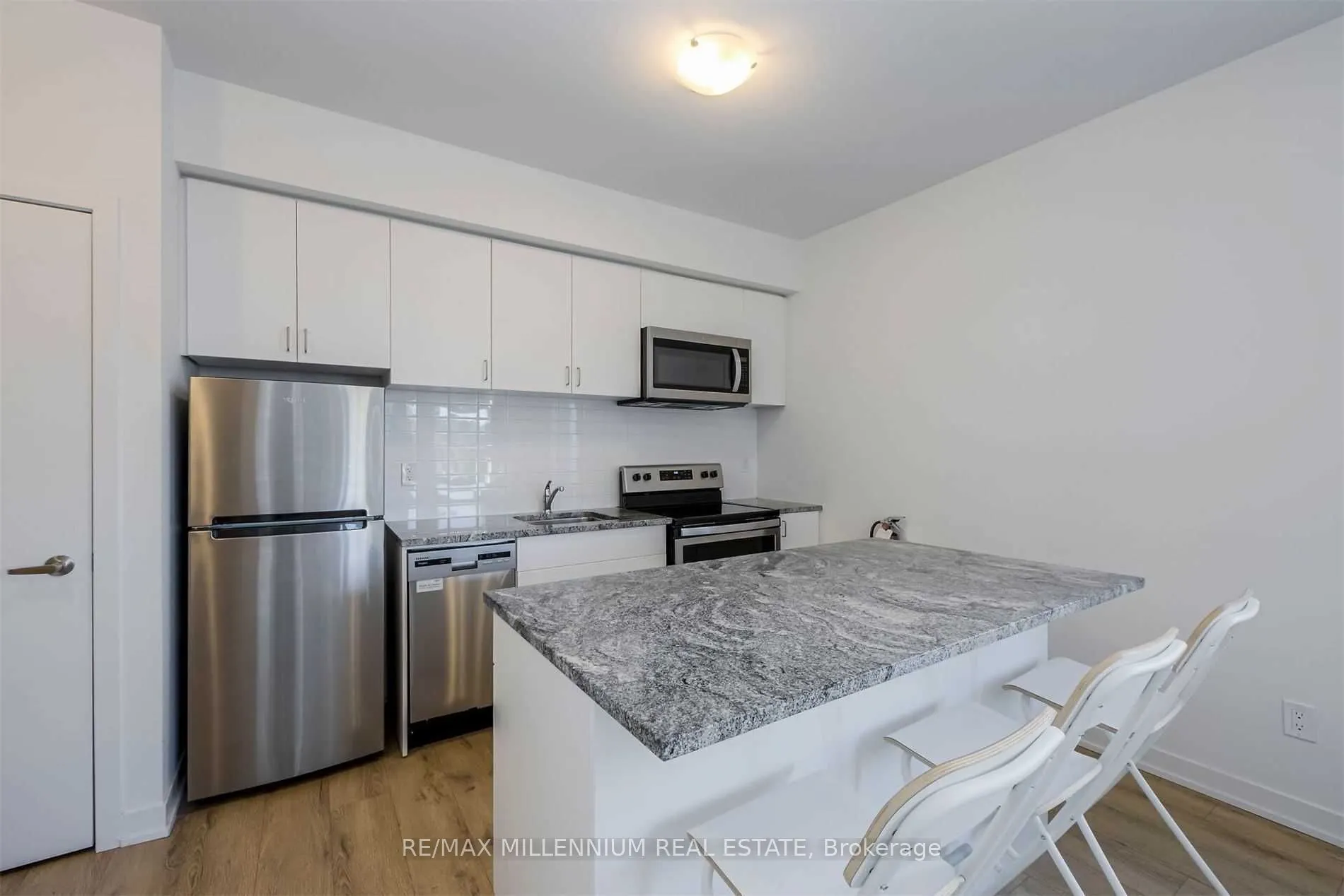 1740 Simcoe Unit 2 Street, #33
