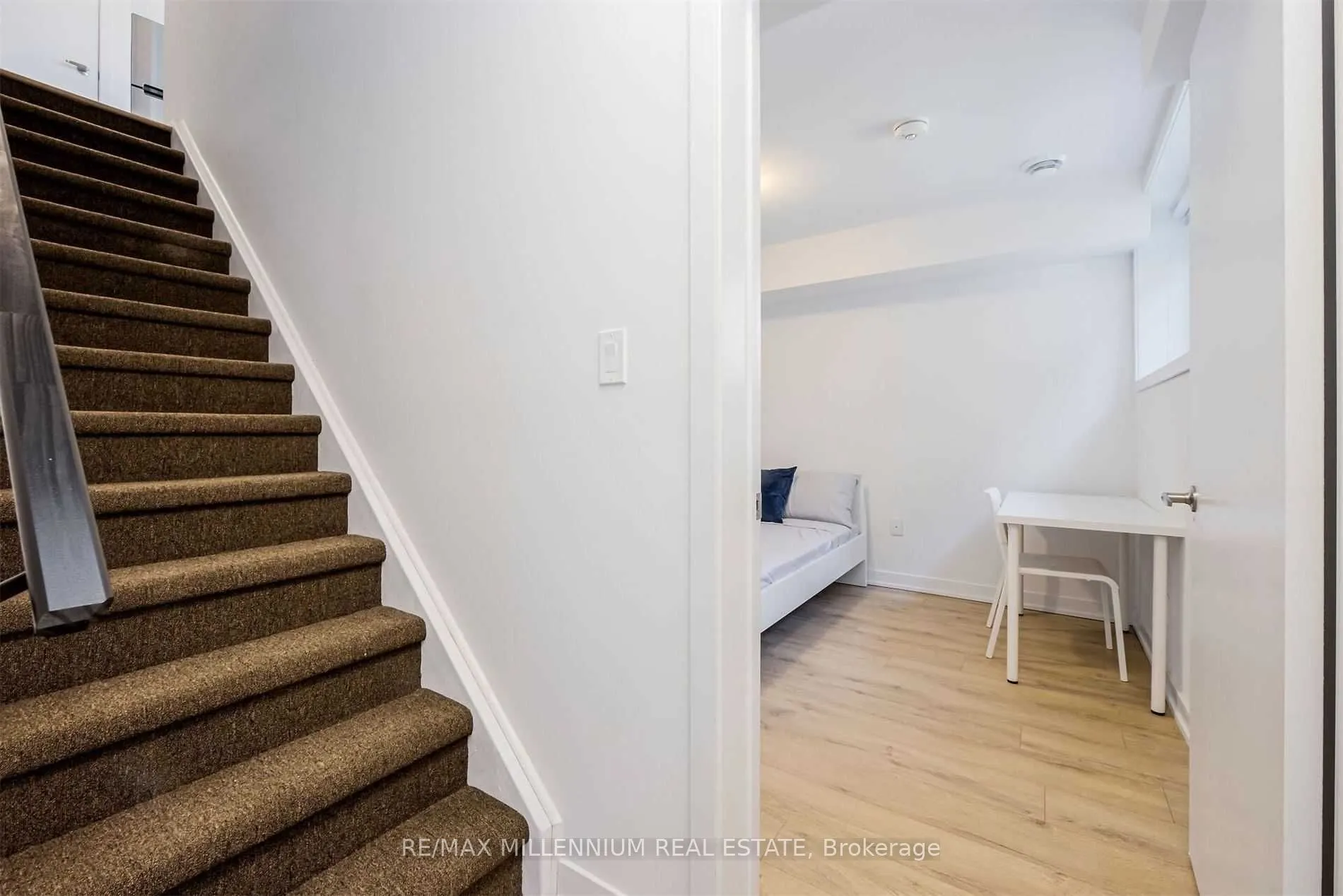 1740 Simcoe Unit 2 Street, #33
