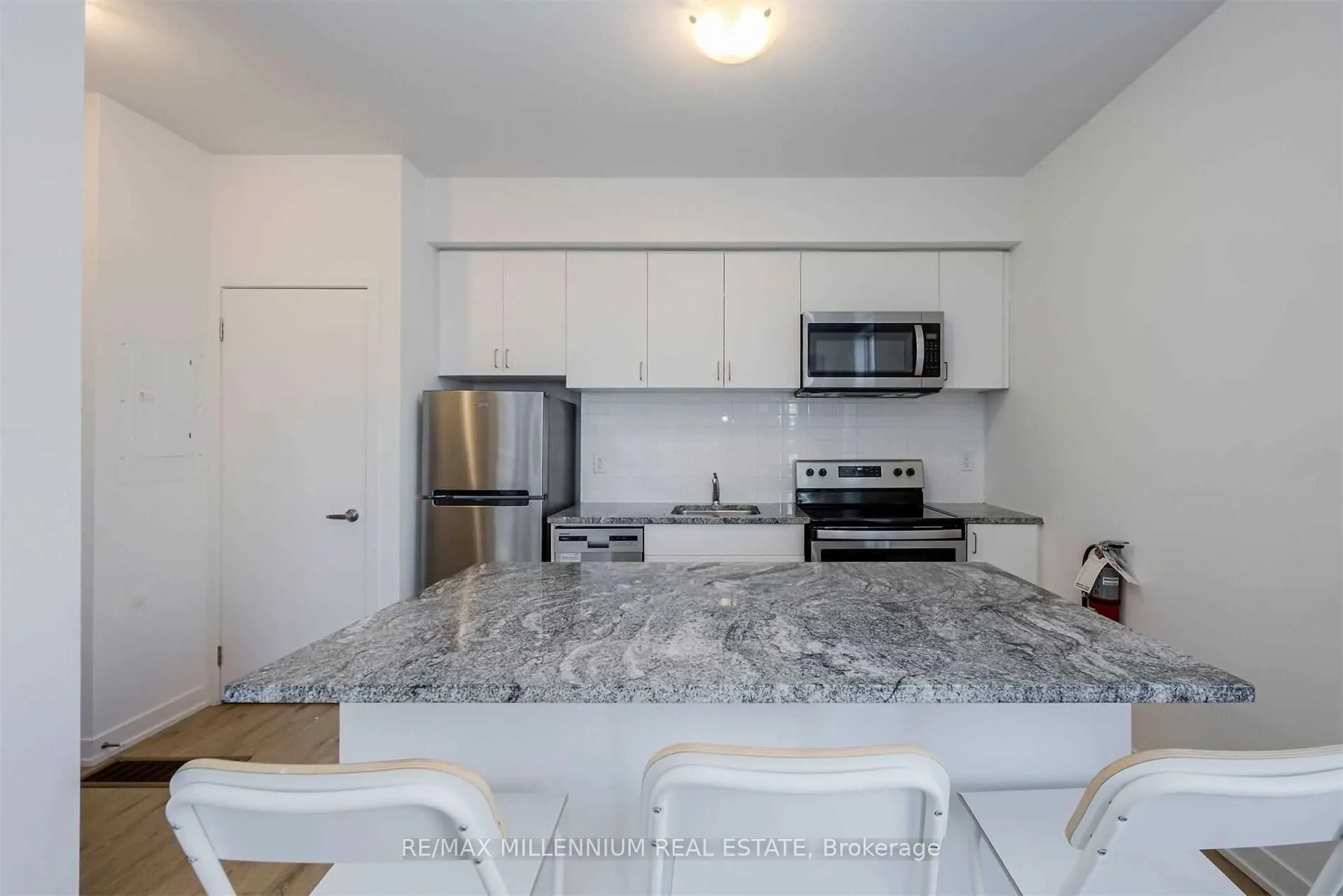 1740 Simcoe Unit 2 Street, #33