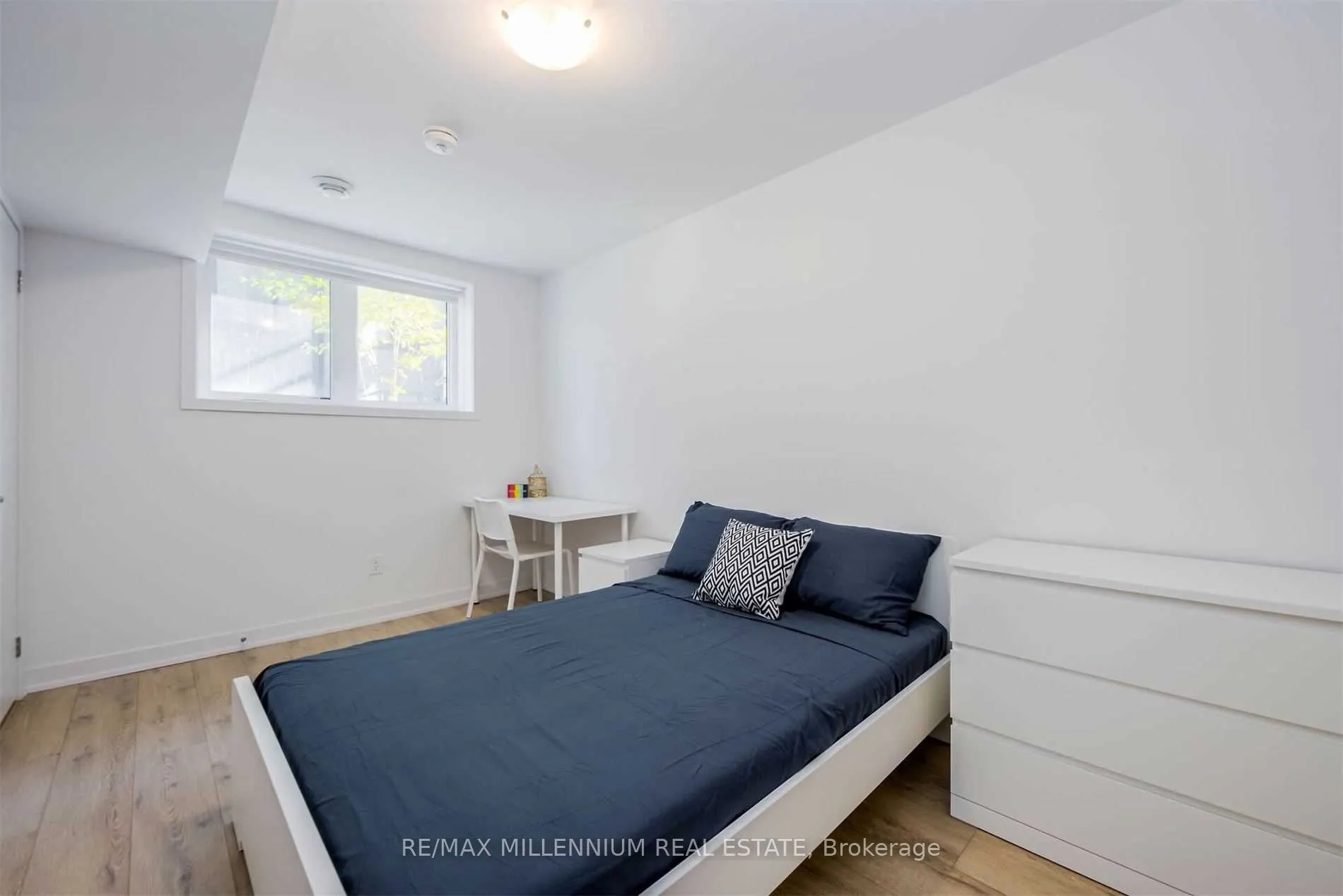 1740 Simcoe Unit 2 Street, #33