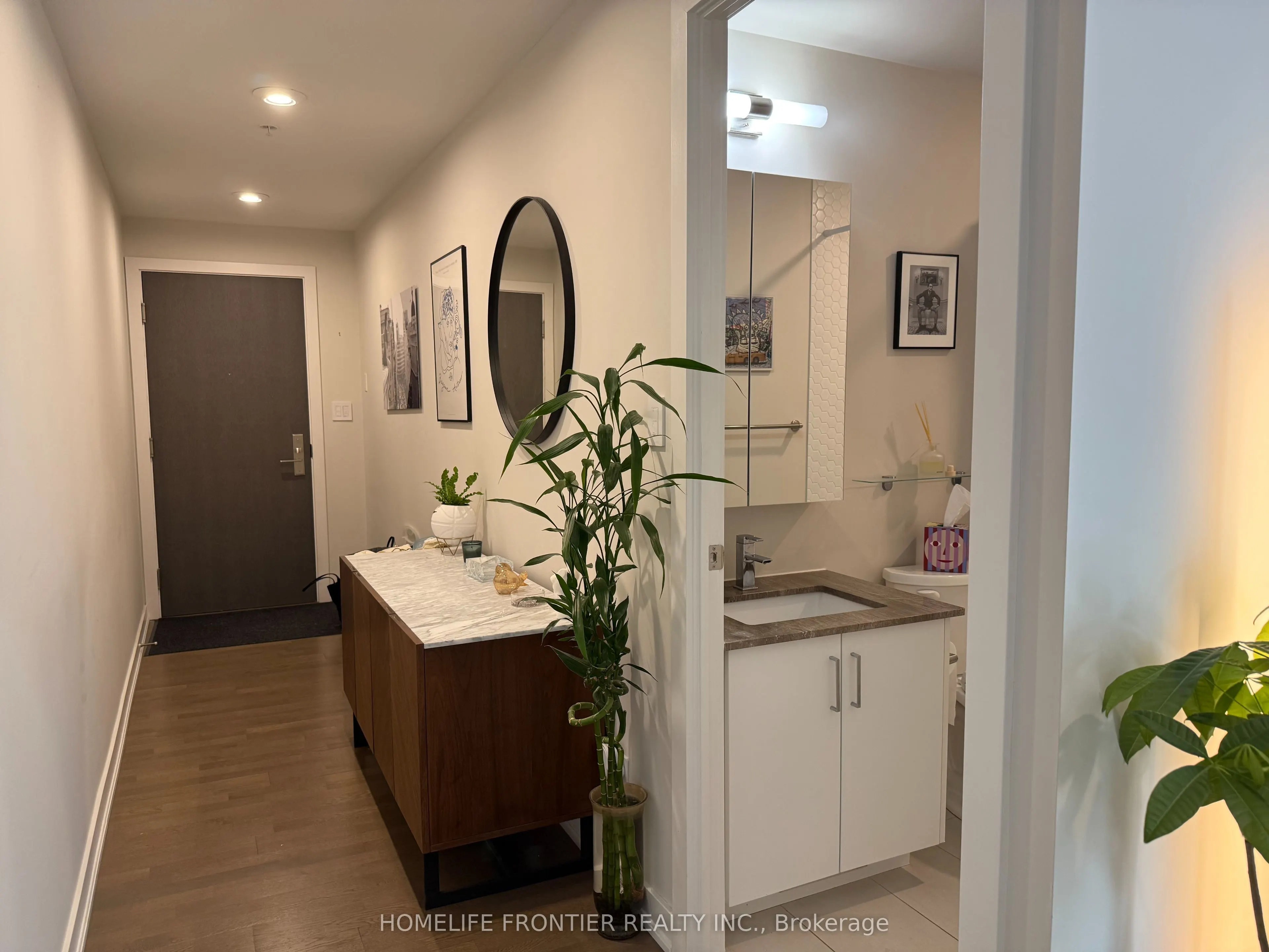 1960 Queen Street E, #5