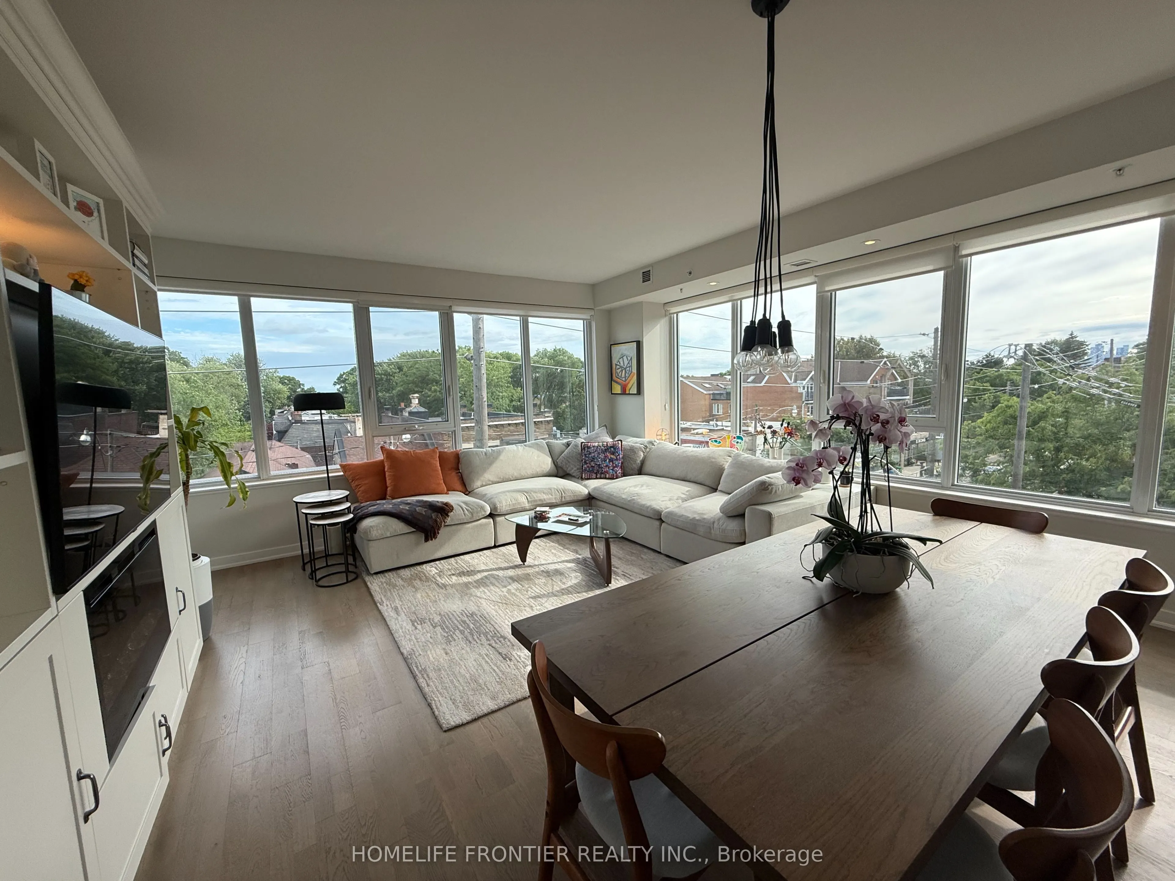 1960 Queen Street E, #5