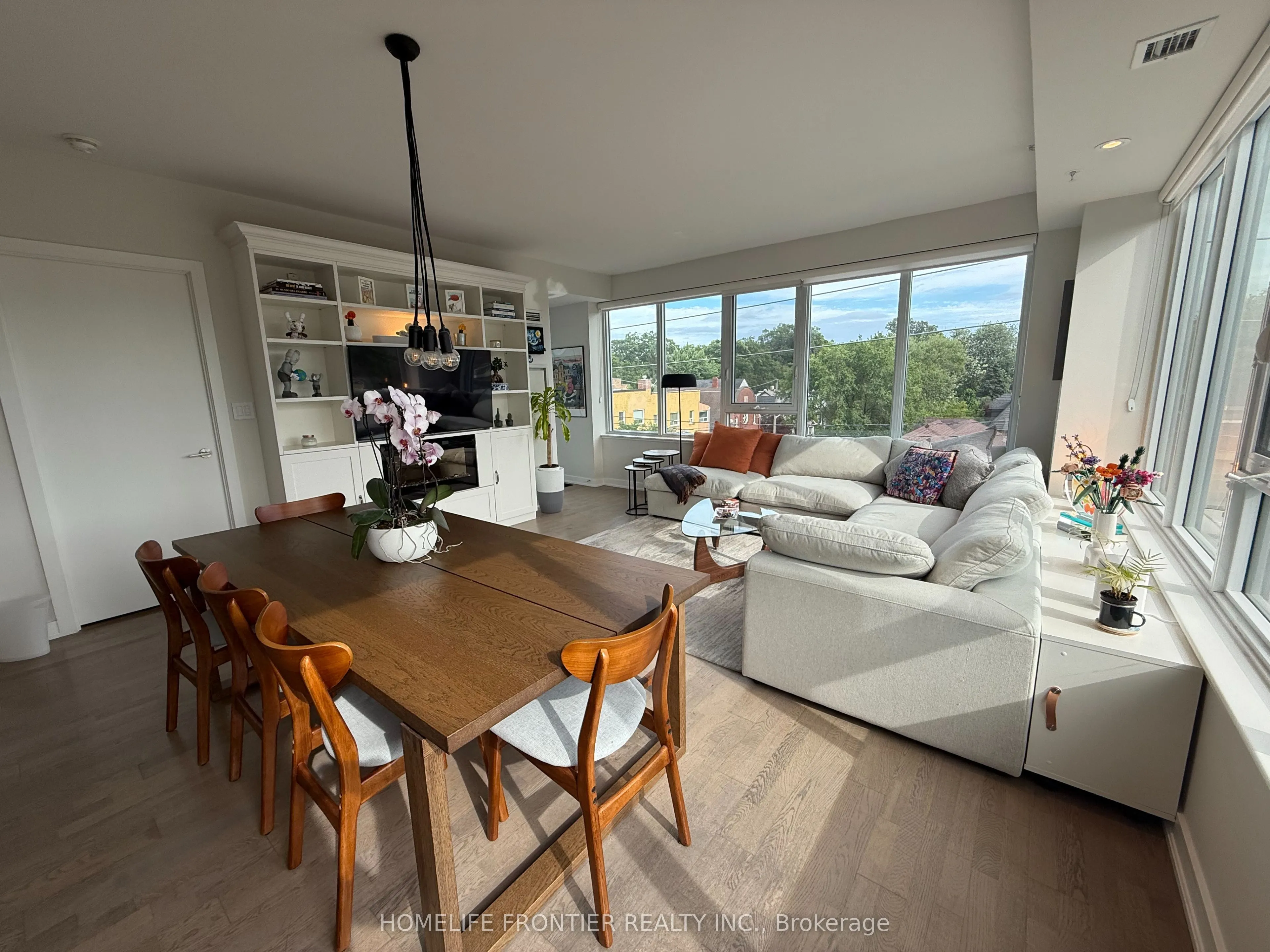 1960 Queen Street E, #5
