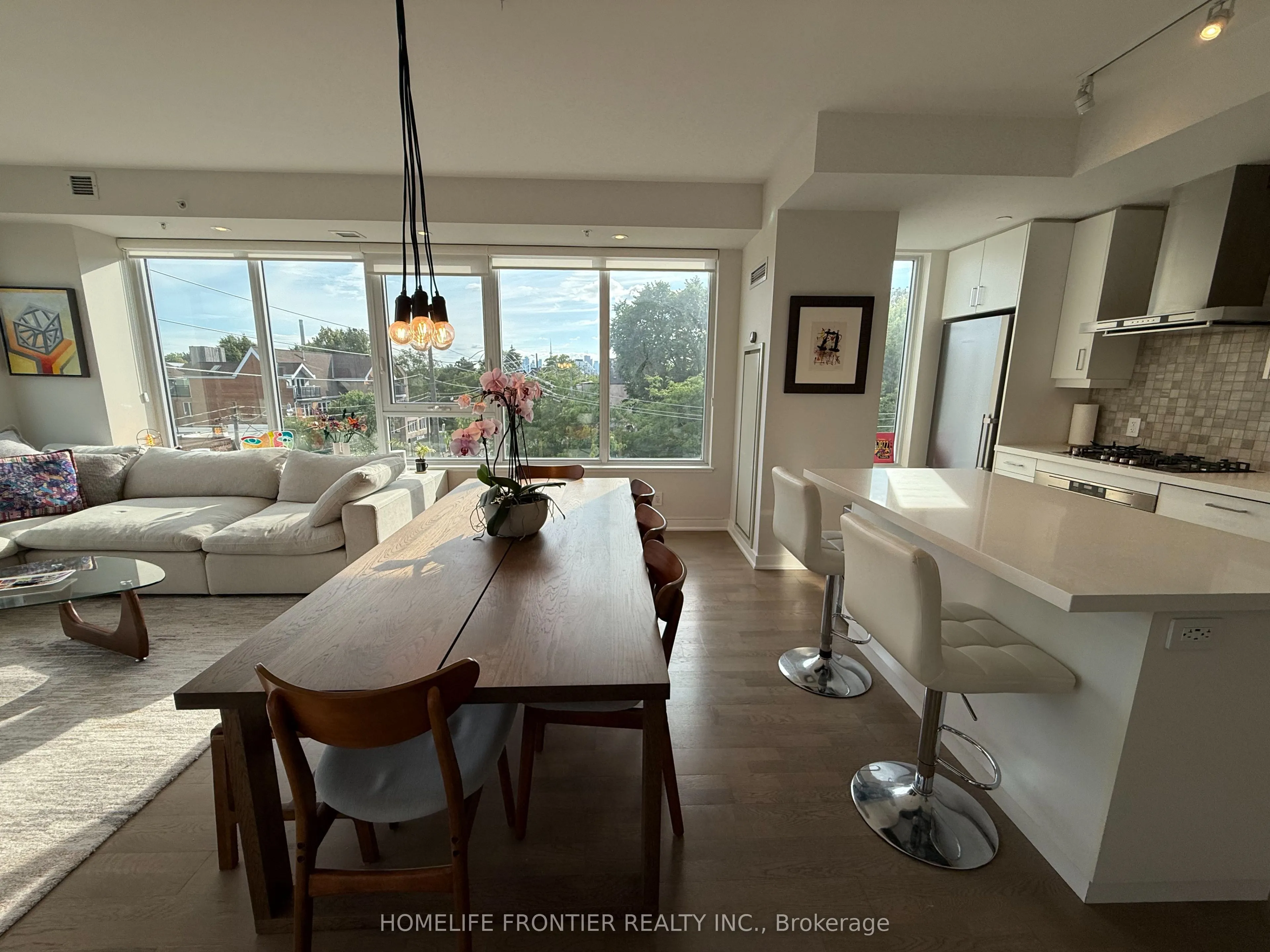 1960 Queen Street E, #5