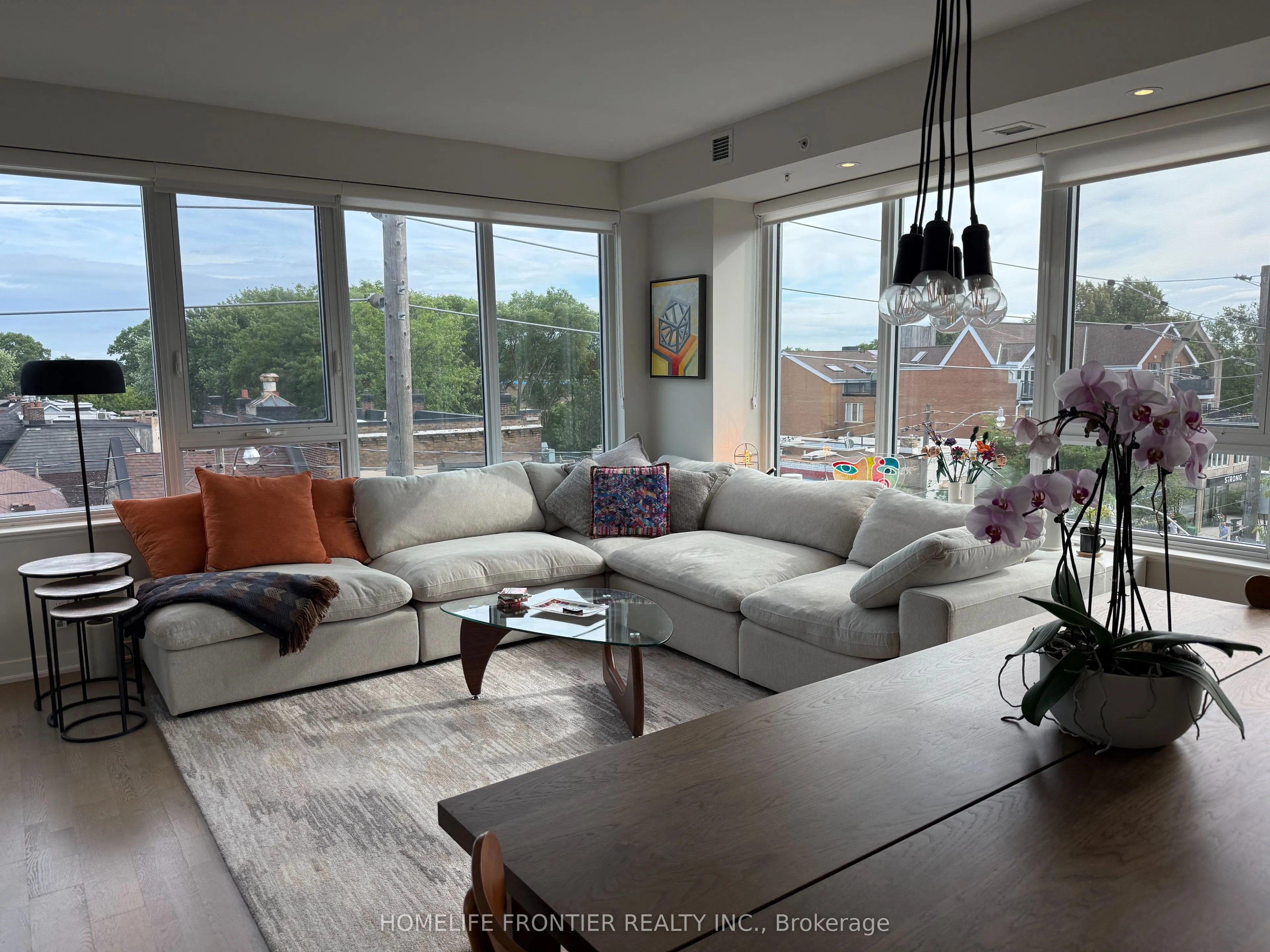 1960 Queen Street E, #5