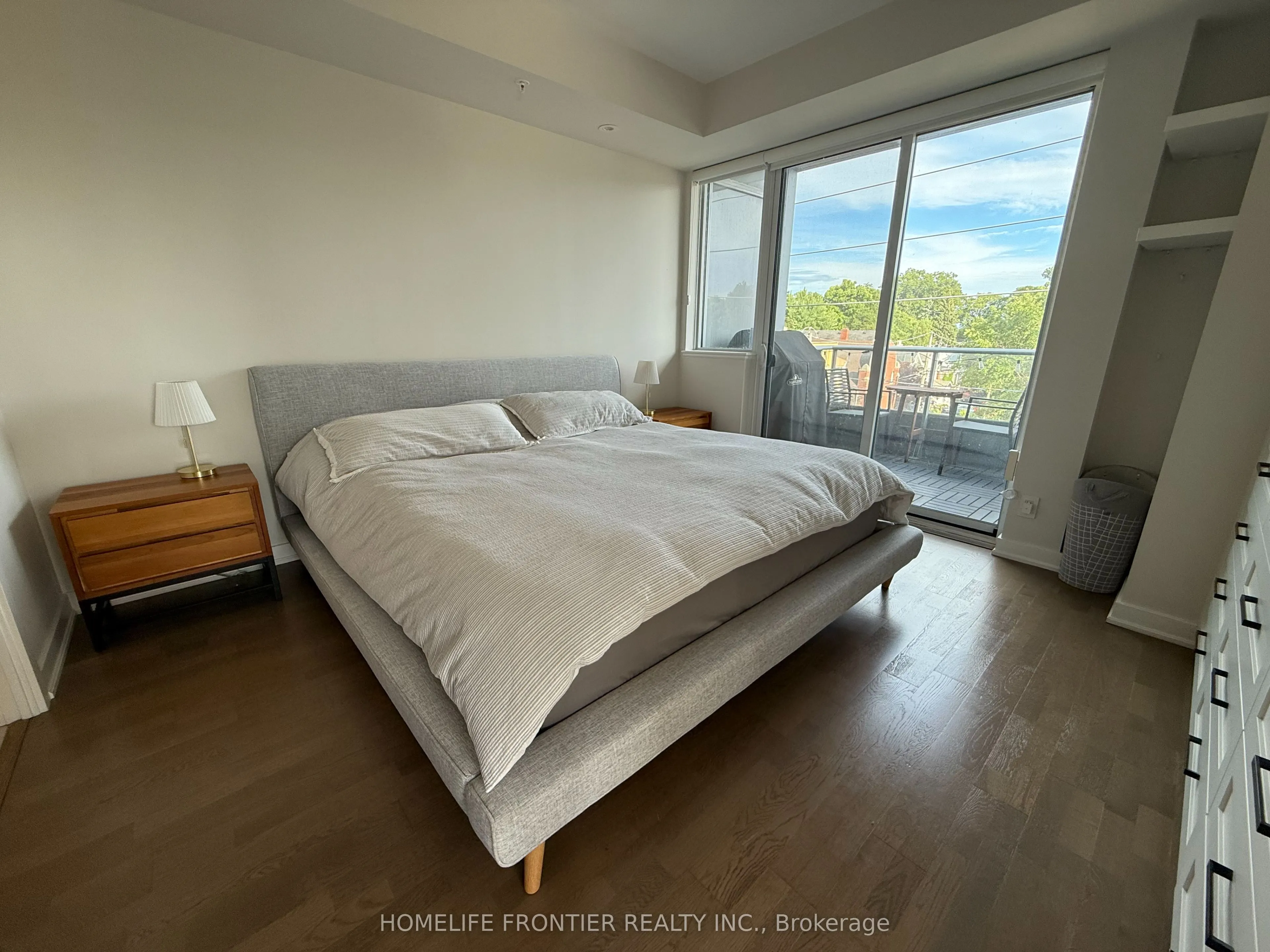 1960 Queen Street E, #5