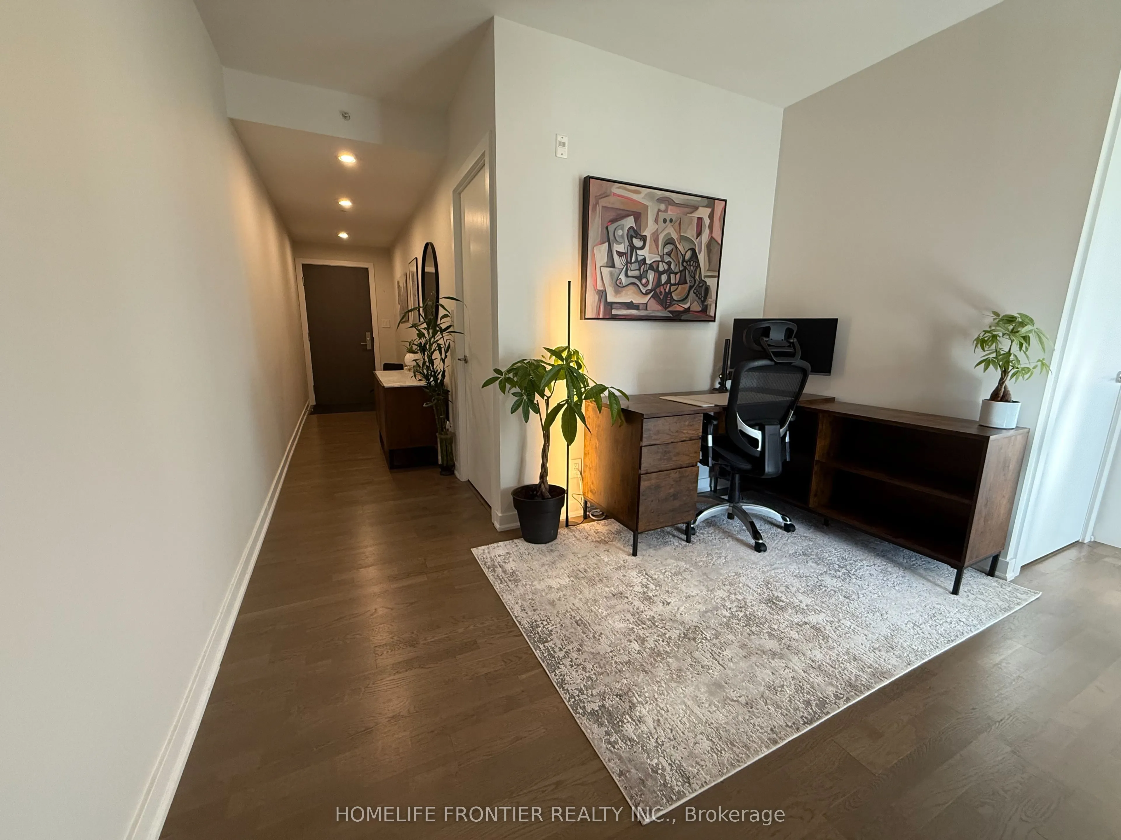 1960 Queen Street E, #5