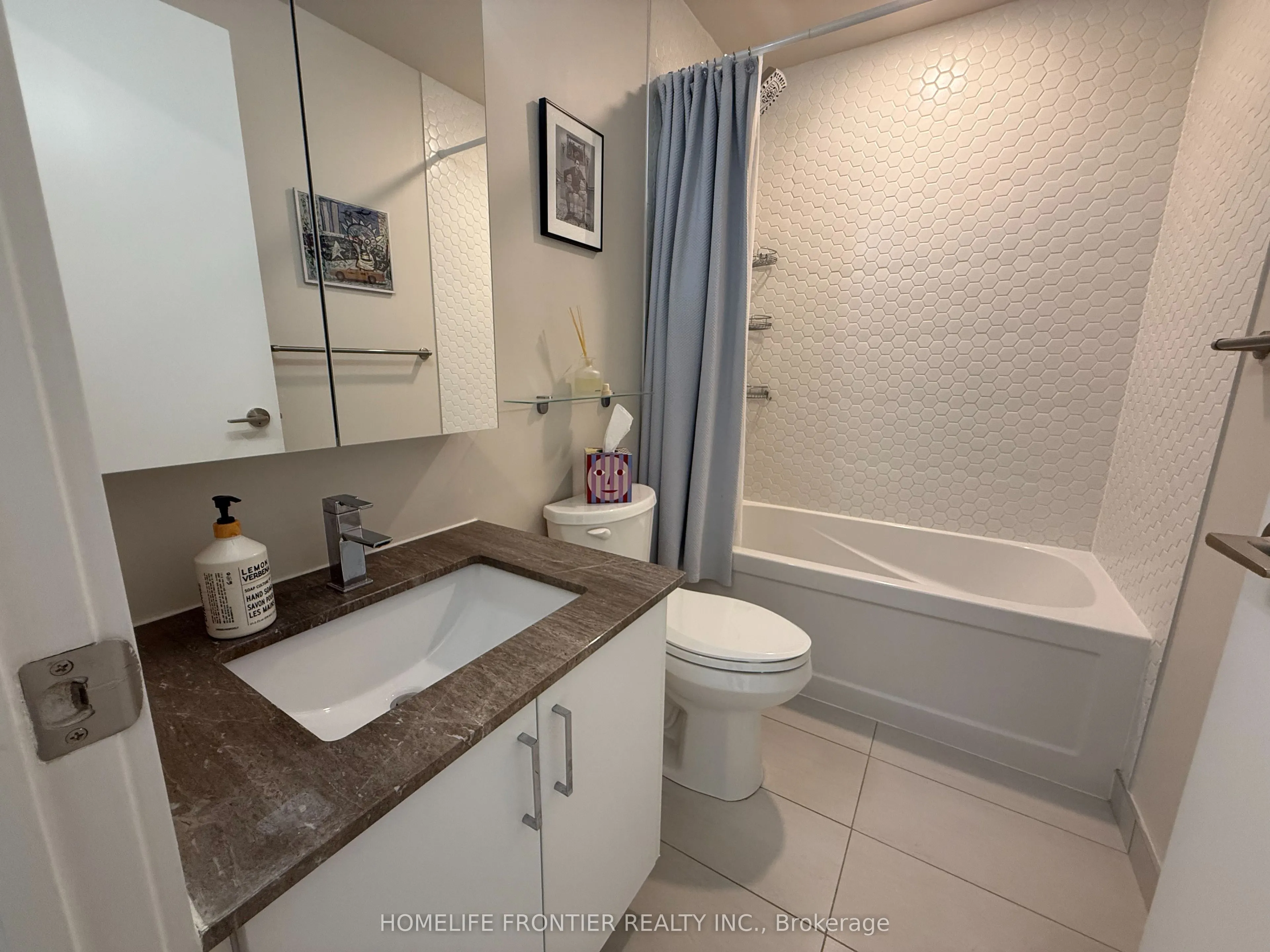 1960 Queen Street E, #5