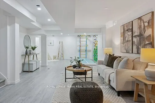20 Regatta Crescent