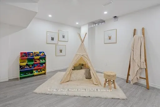 20 Regatta Crescent