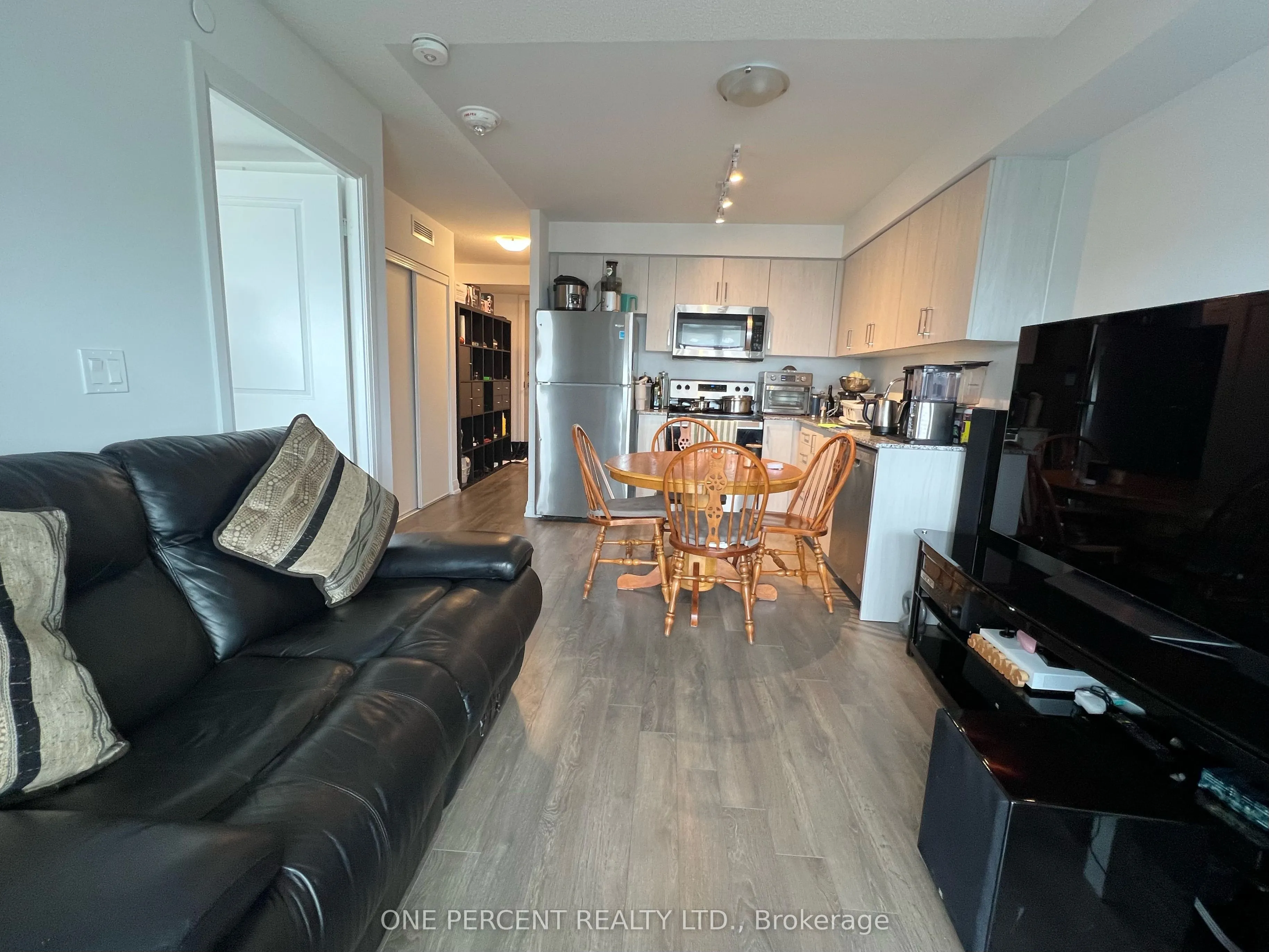 20 Meadowglen Place, #2108