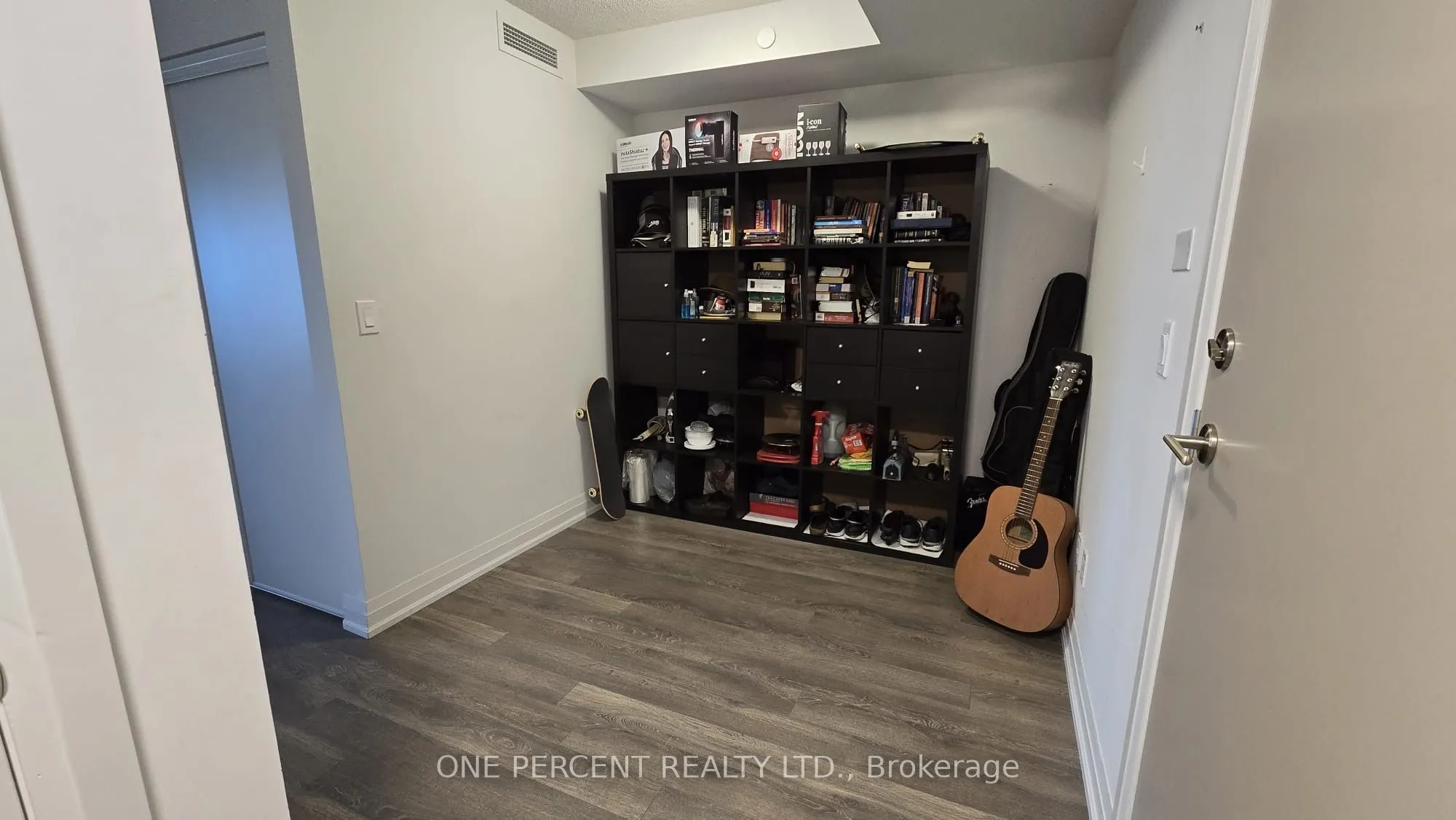 20 Meadowglen Place, #2108