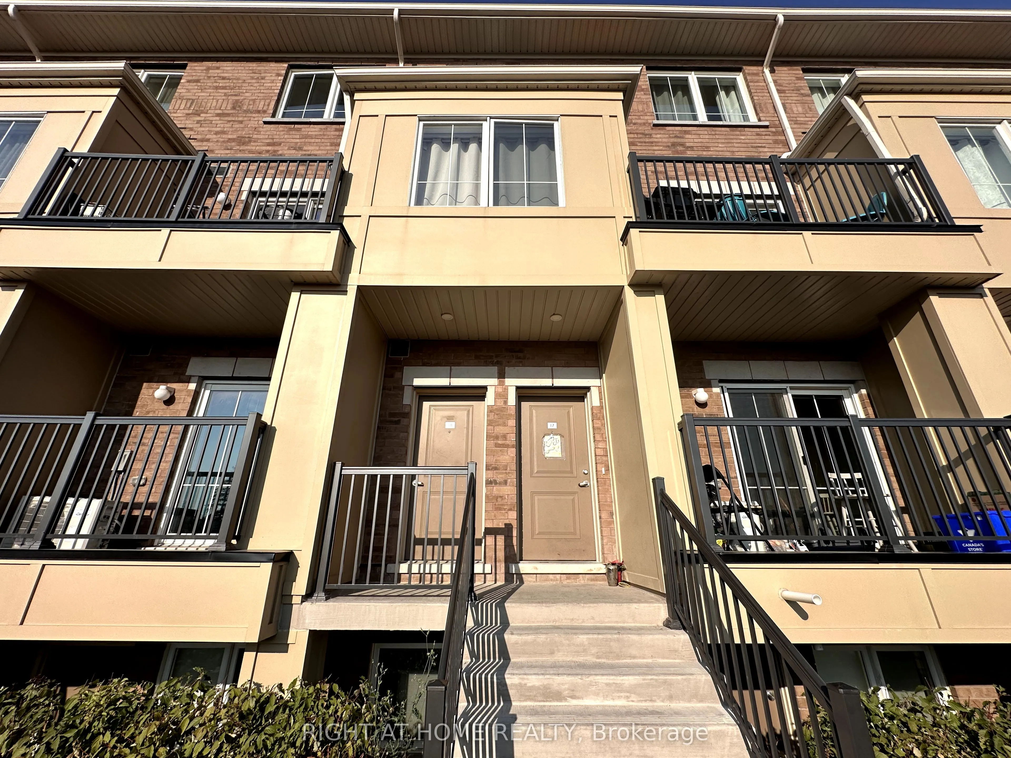 470 Beresford Path, #18