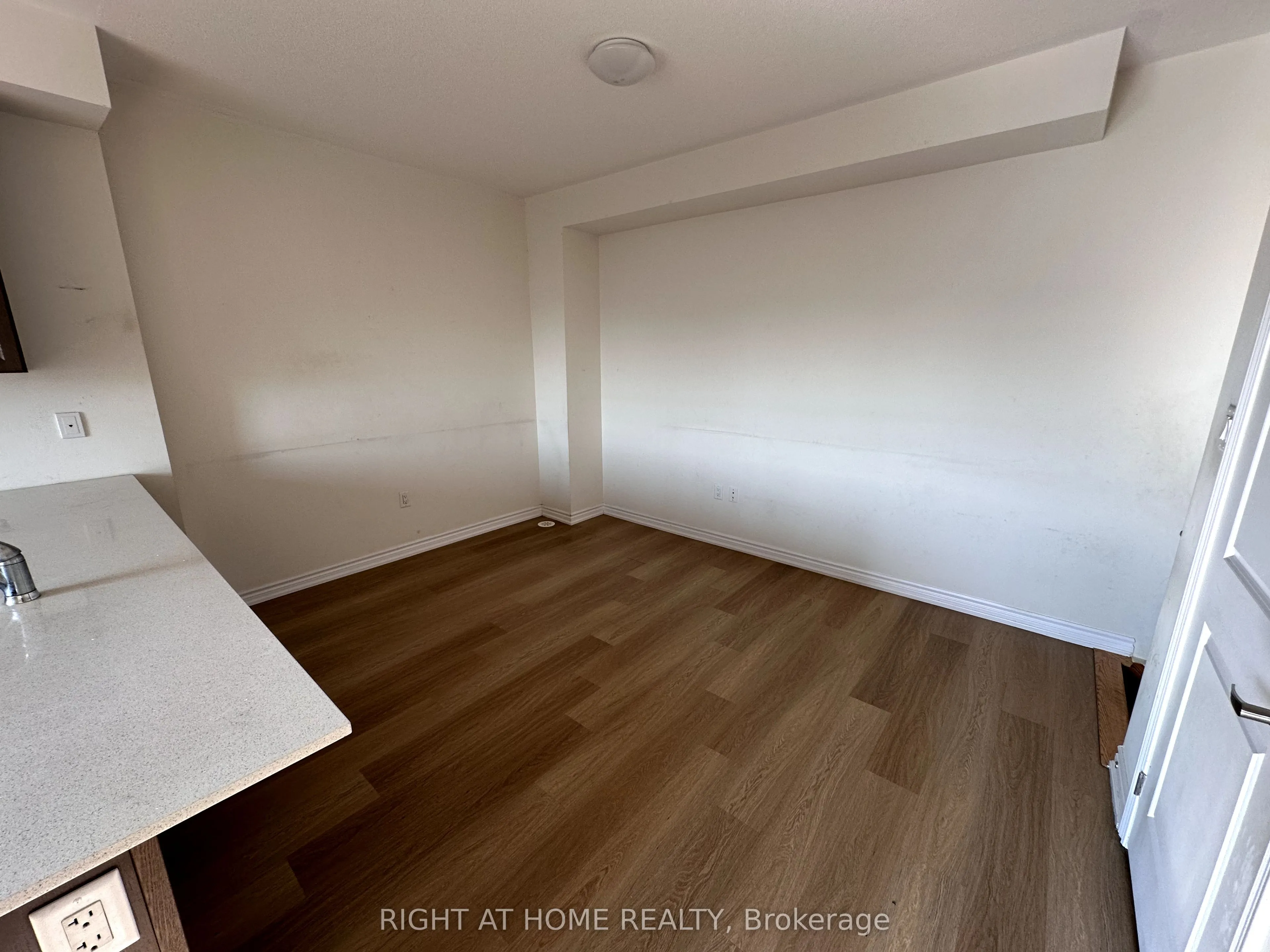 470 Beresford Path, #18
