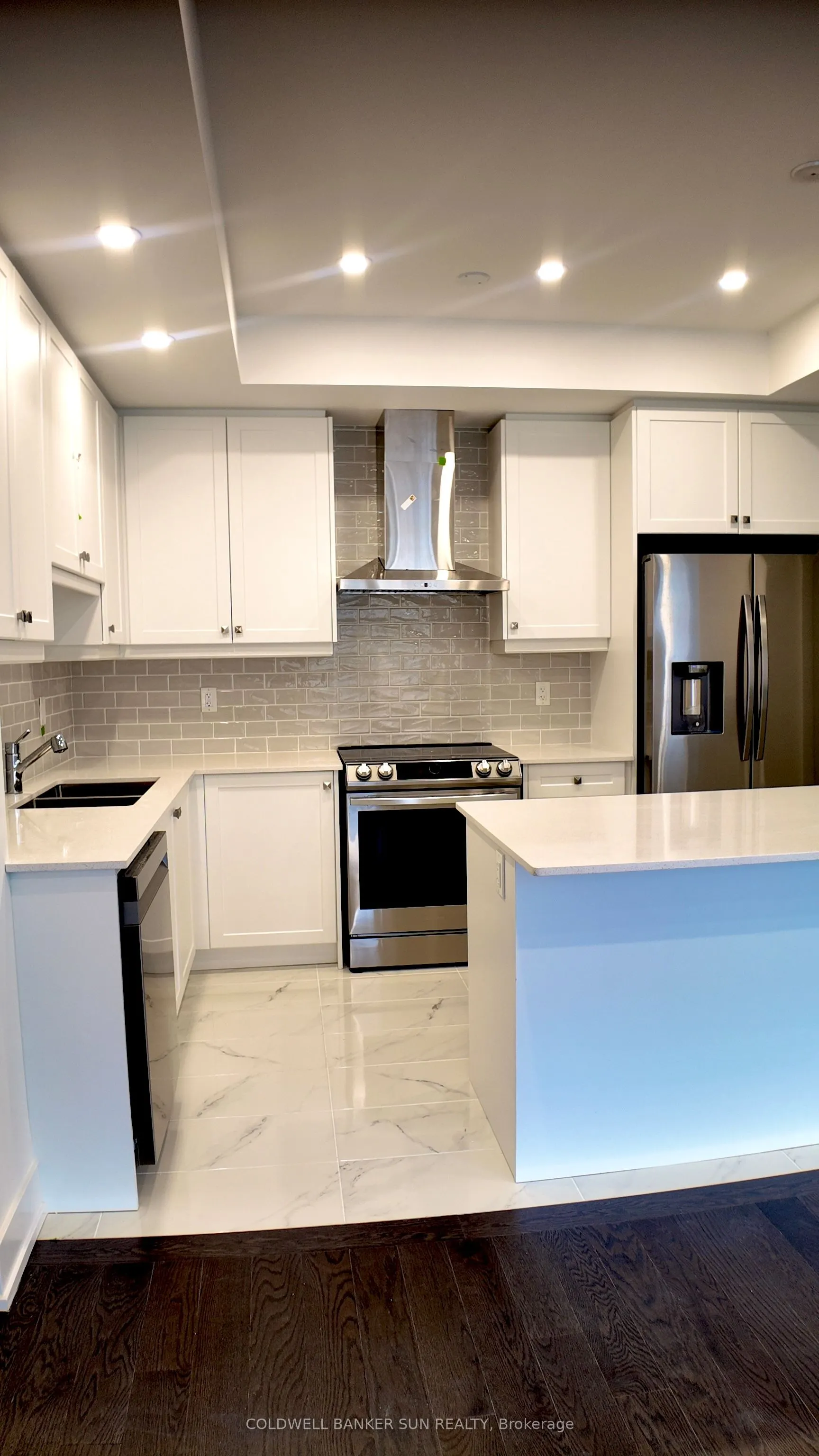 25 Waterside Way, #25