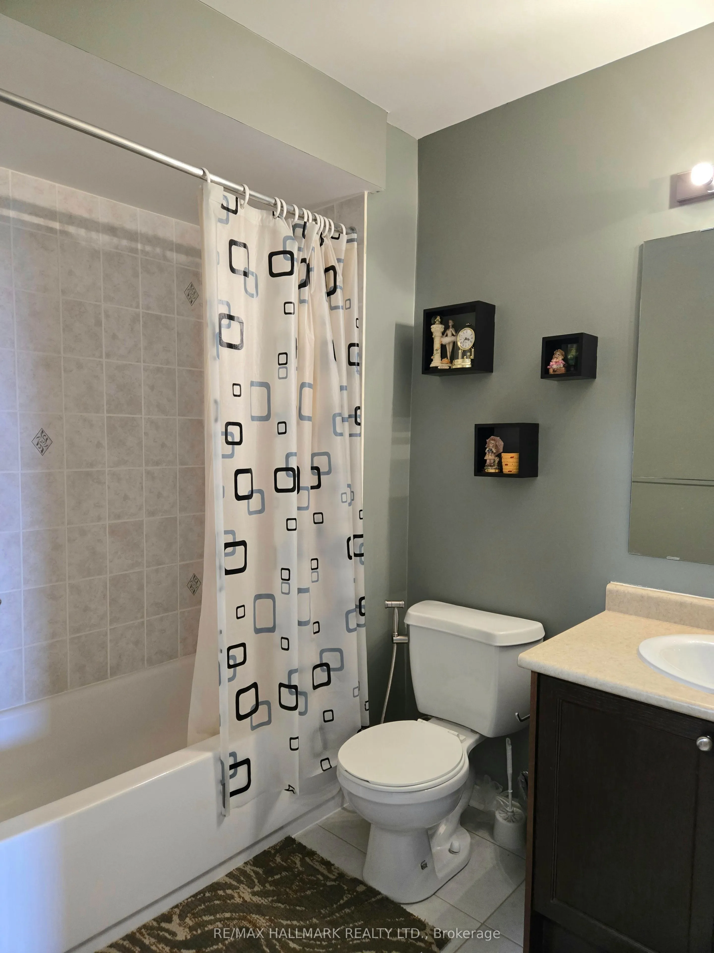 104 Oceanpearl Crescent